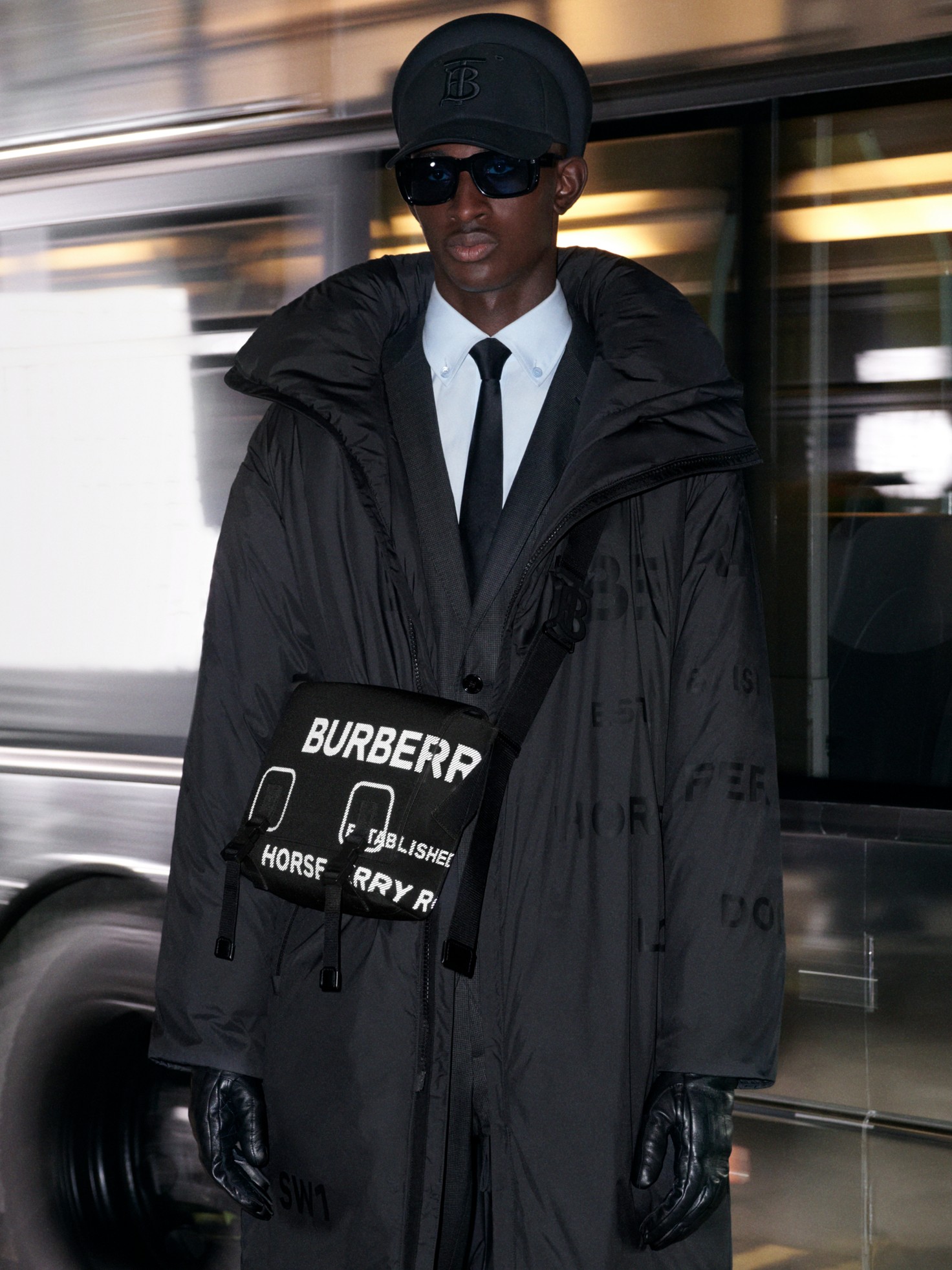 Homme Vêtements Manteaux Parkas Parka oversize à logo perforé Synthétique Burberry pour homme en coloris Neutre 