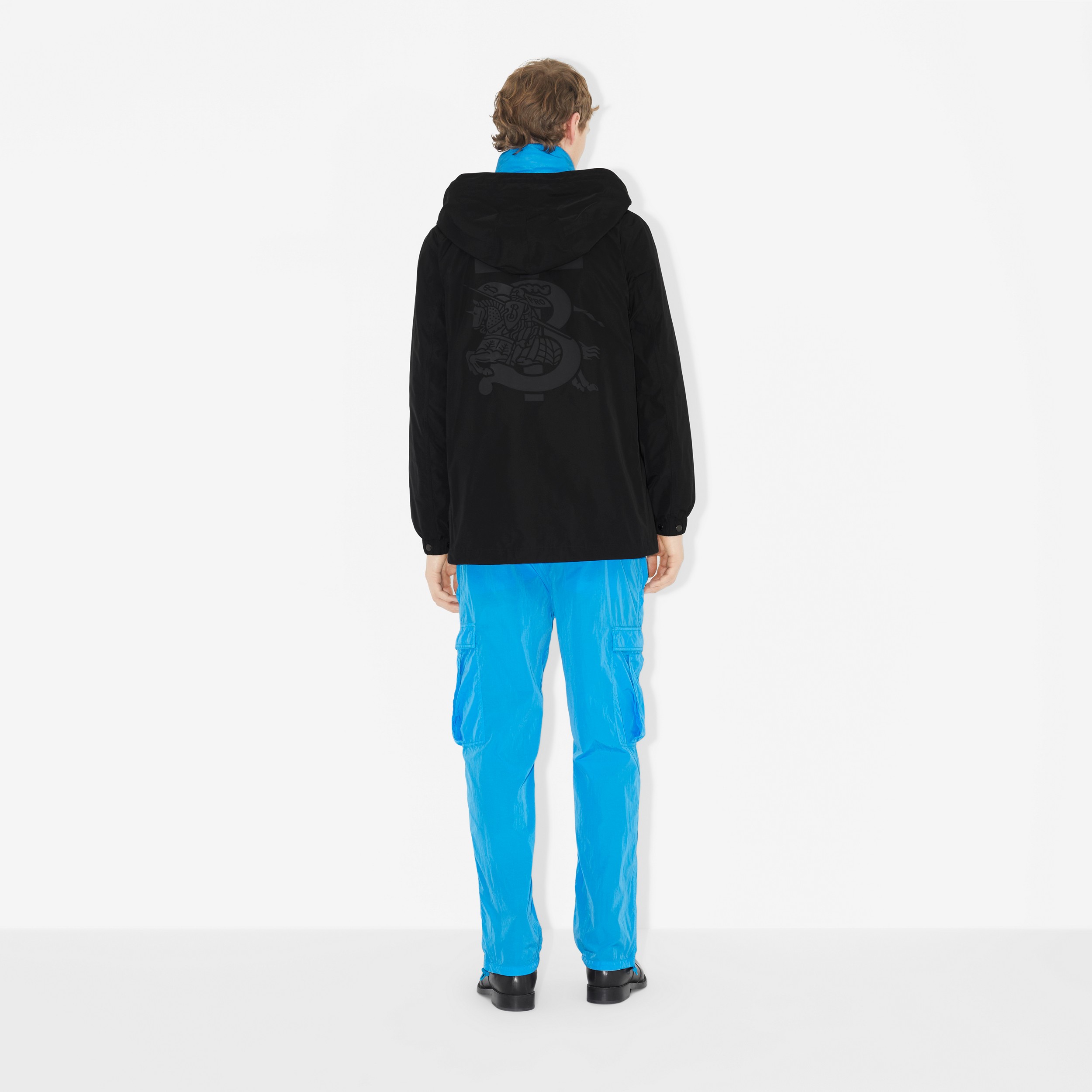 Veste à capuche en taffetas à mémoire de forme Monogram avec emblème du Cavalier (Noir) - Homme | Site officiel Burberry® - 4