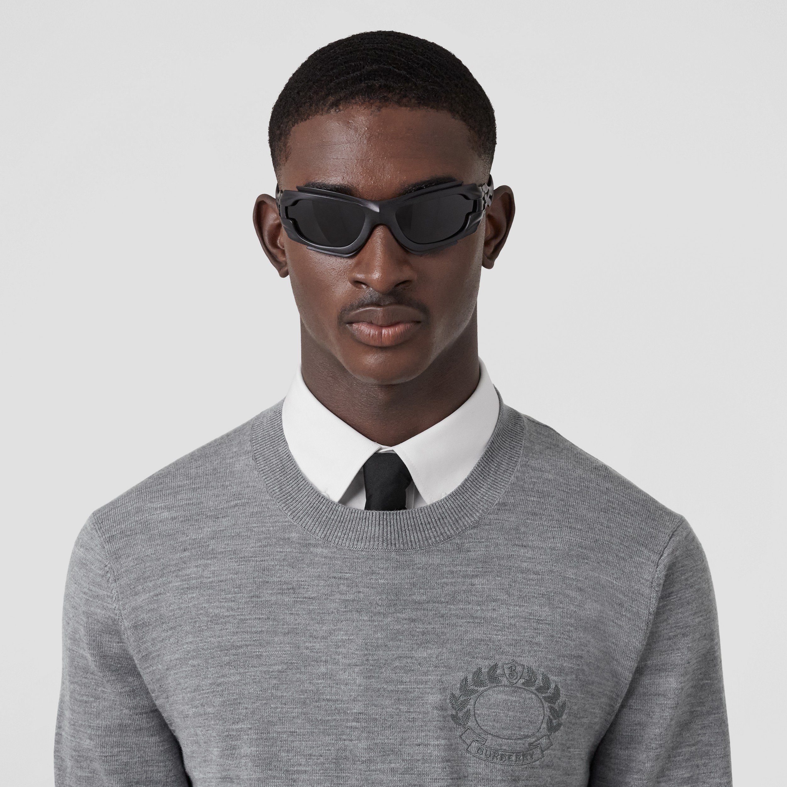 Suéter de lã com emblema de folha de carvalho bordado (Cinza Trovão Escuro) - Homens | Burberry® oficial - 2