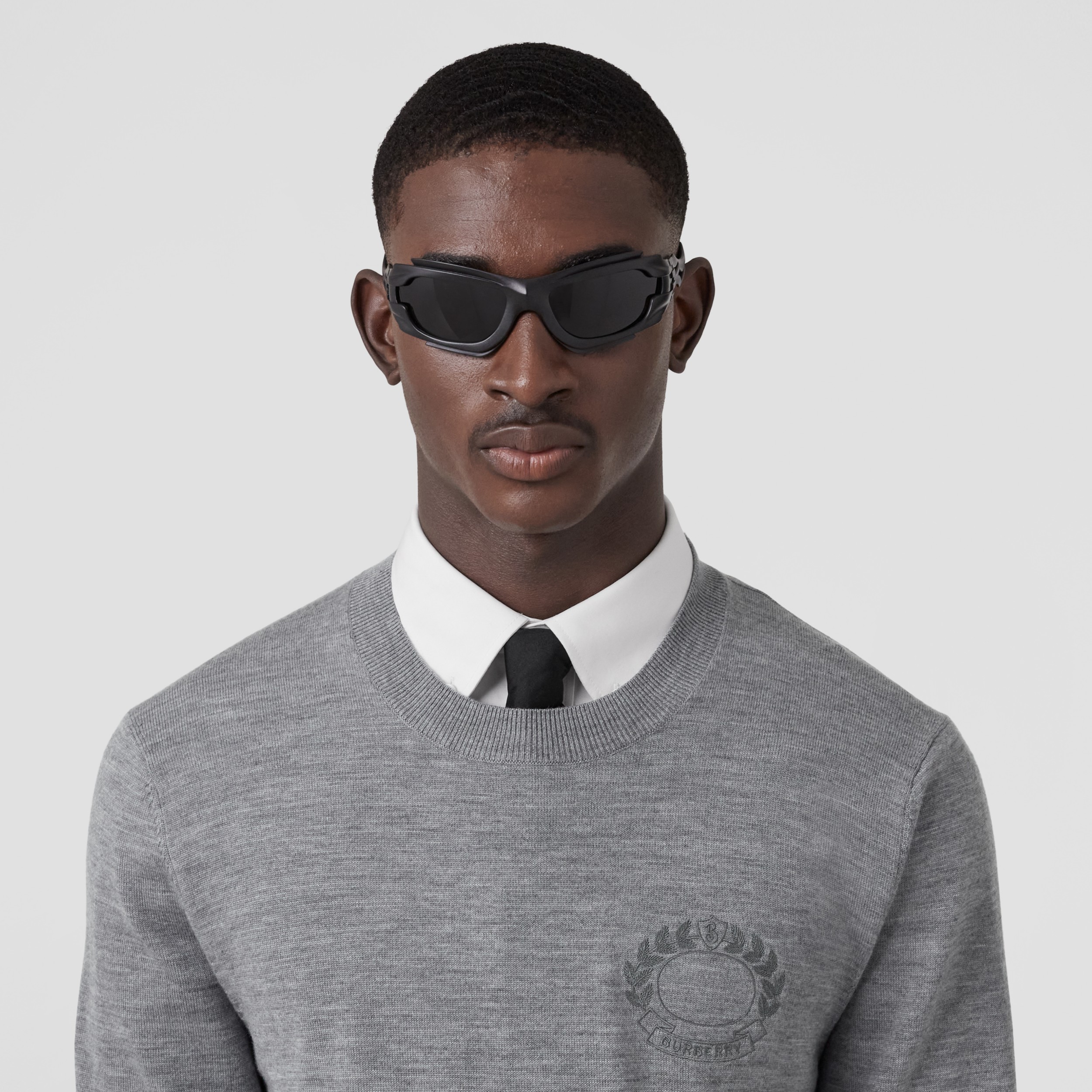 embroidered-oak-leaf-crest-wool-sweater-in-dark-thunder-grey-men