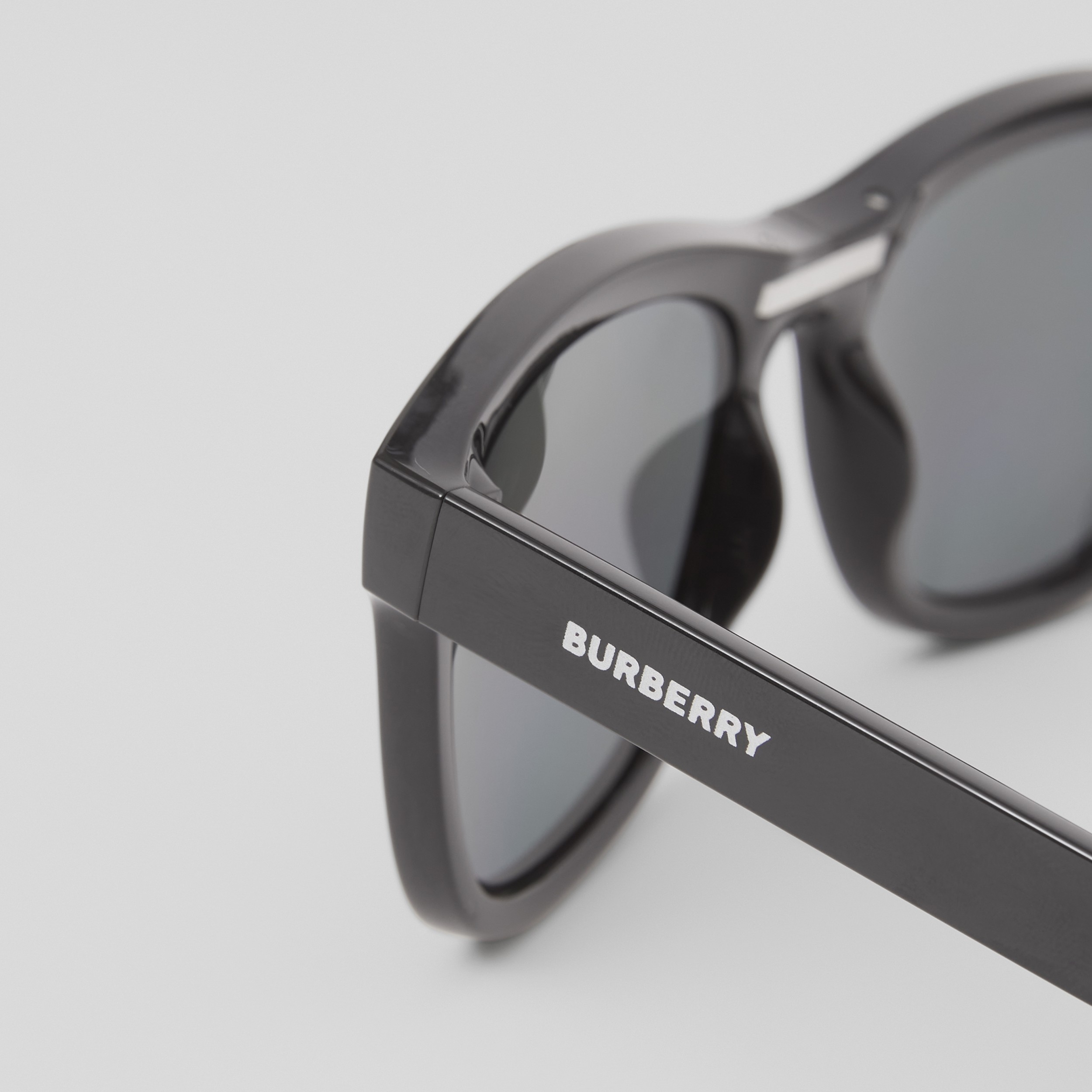 로고 디테일 스퀘어 프레임 접이식 선글라스 (블랙) - 남성 | Burberry® - 2