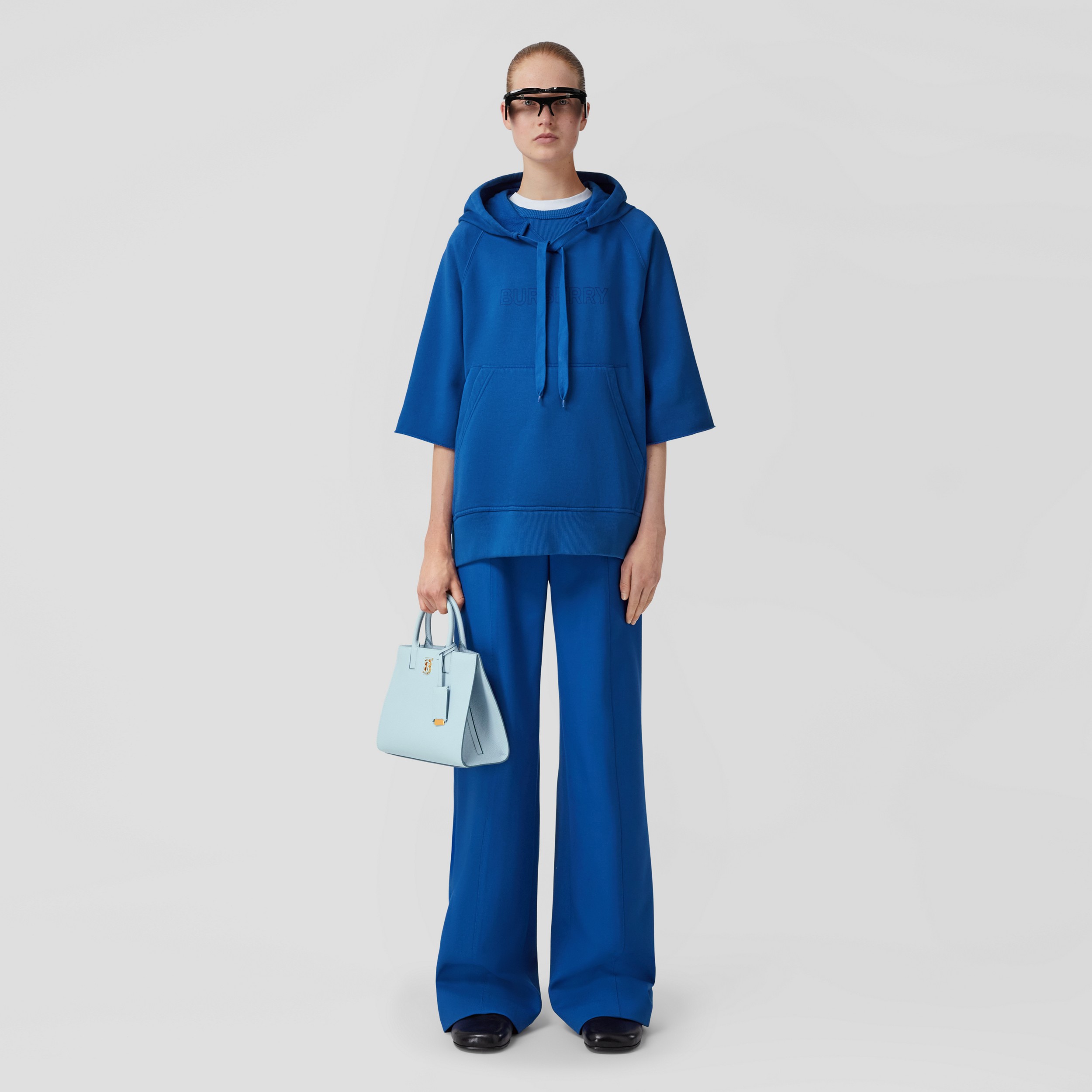 Suéter com capuz em algodão com estampa de logotipo (Azul Oceano Intenso) - Mulheres | Burberry® oficial - 1