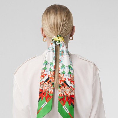 burberry scarf white