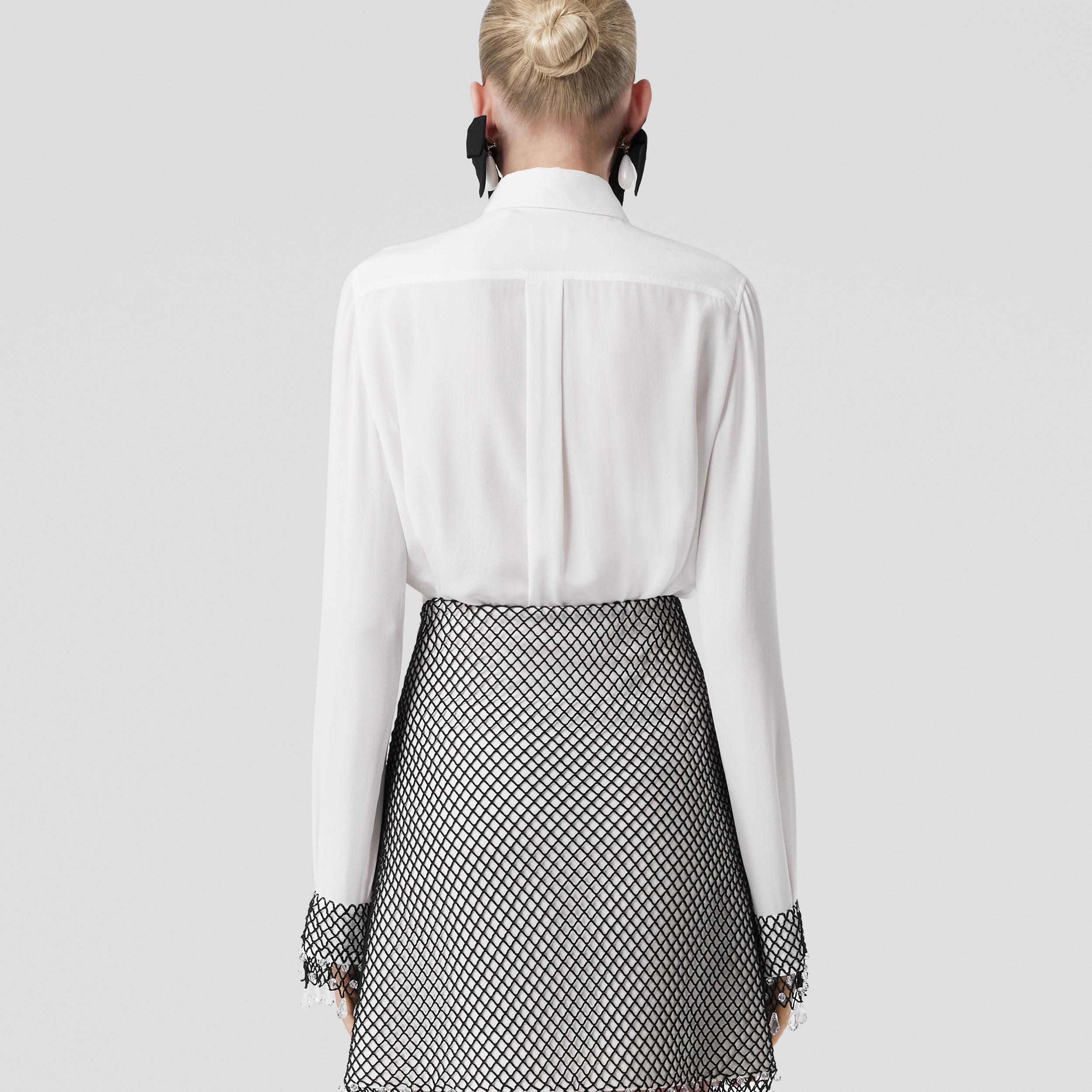 Camisa en crepé de china de seda con rejilla en los puños (Blanco Óptico) - Mujer | Burberry® oficial - 3