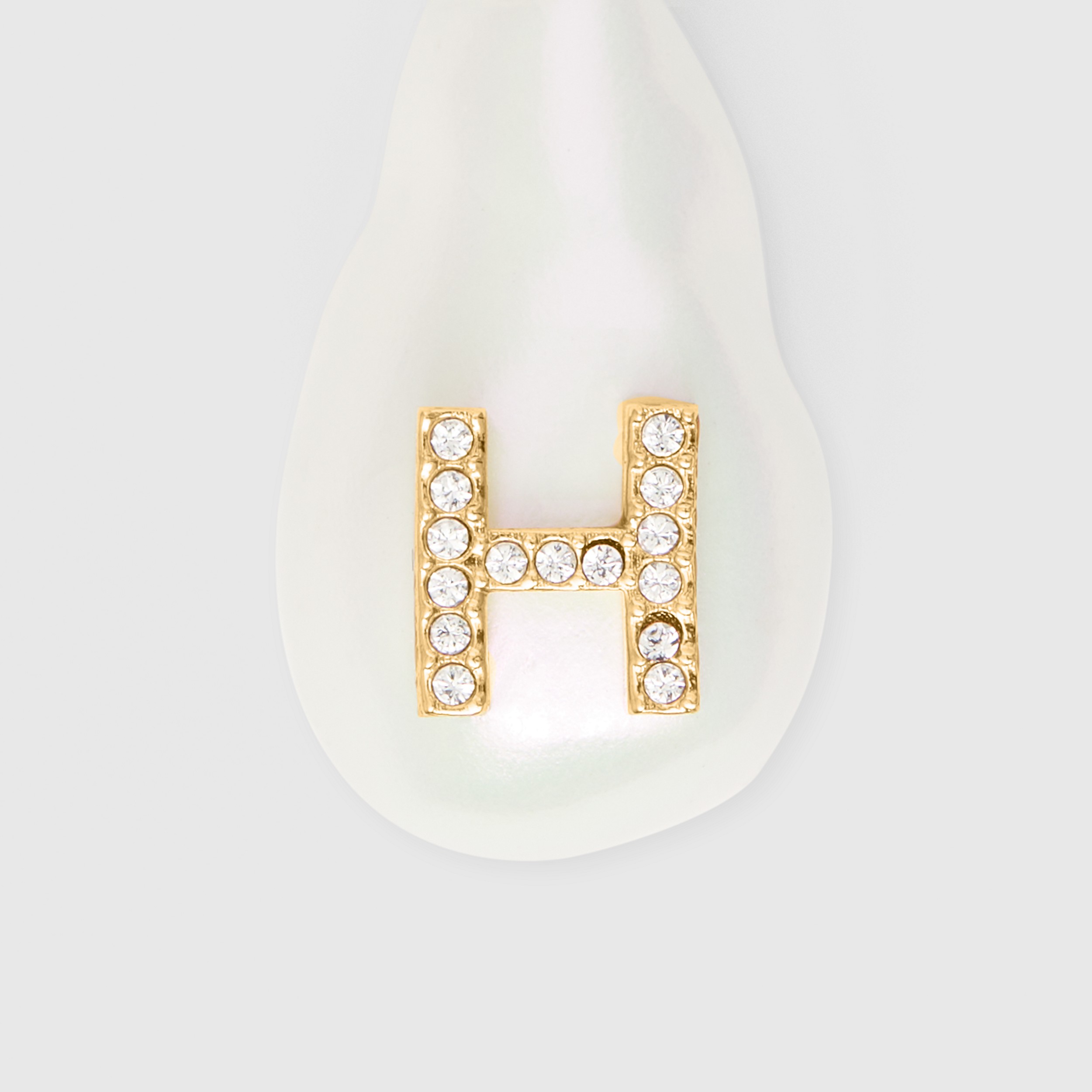 Lettre bijou  H  en perle en résine avec cristaux – exclusivité en ligne (Or Clair/nacre) - Femme | Site officiel Burberry® - 2