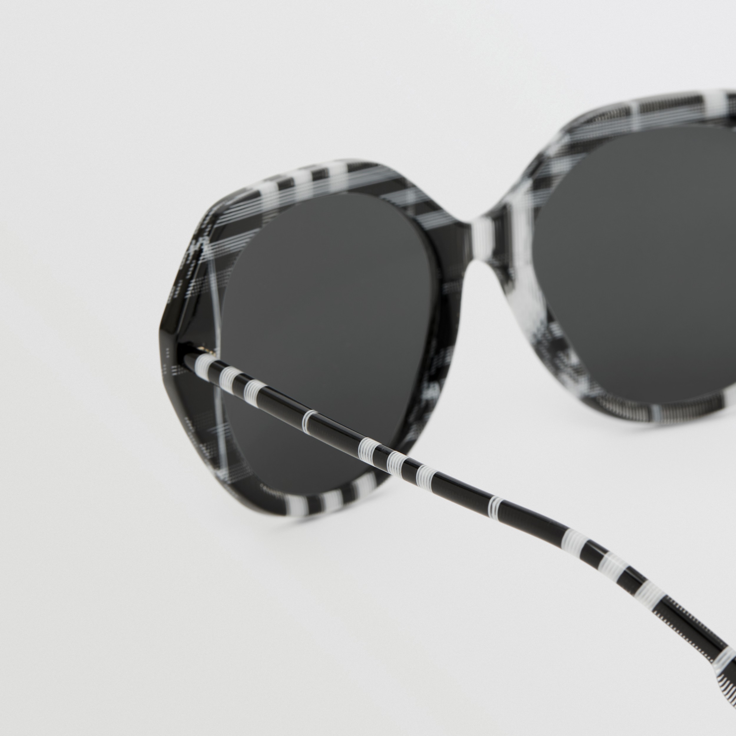 Oversized Check Geometric Frame Sunglasses in Black/white Women