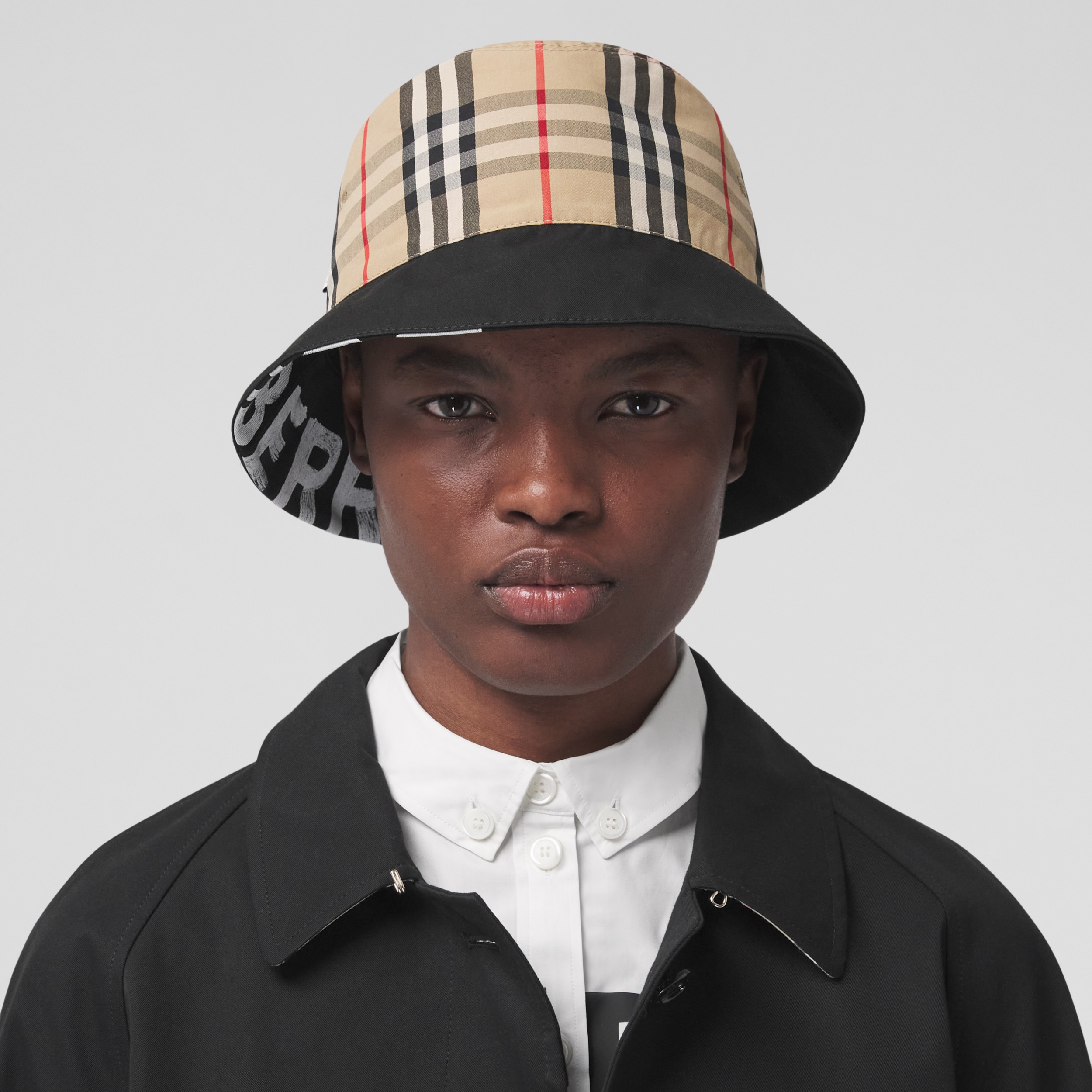 Luksus Havbrasme Billy Reversible Logo Print Cotton Gabardine Bucket Hat in Black | Burberry®  Official