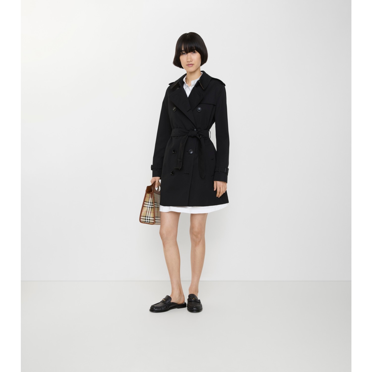 【超美品】BURBERRY ケンジントン　トレンチコート　ブラック　ショート ミッドレングス ケンジントン ヘリテージ トレンチコート (コール