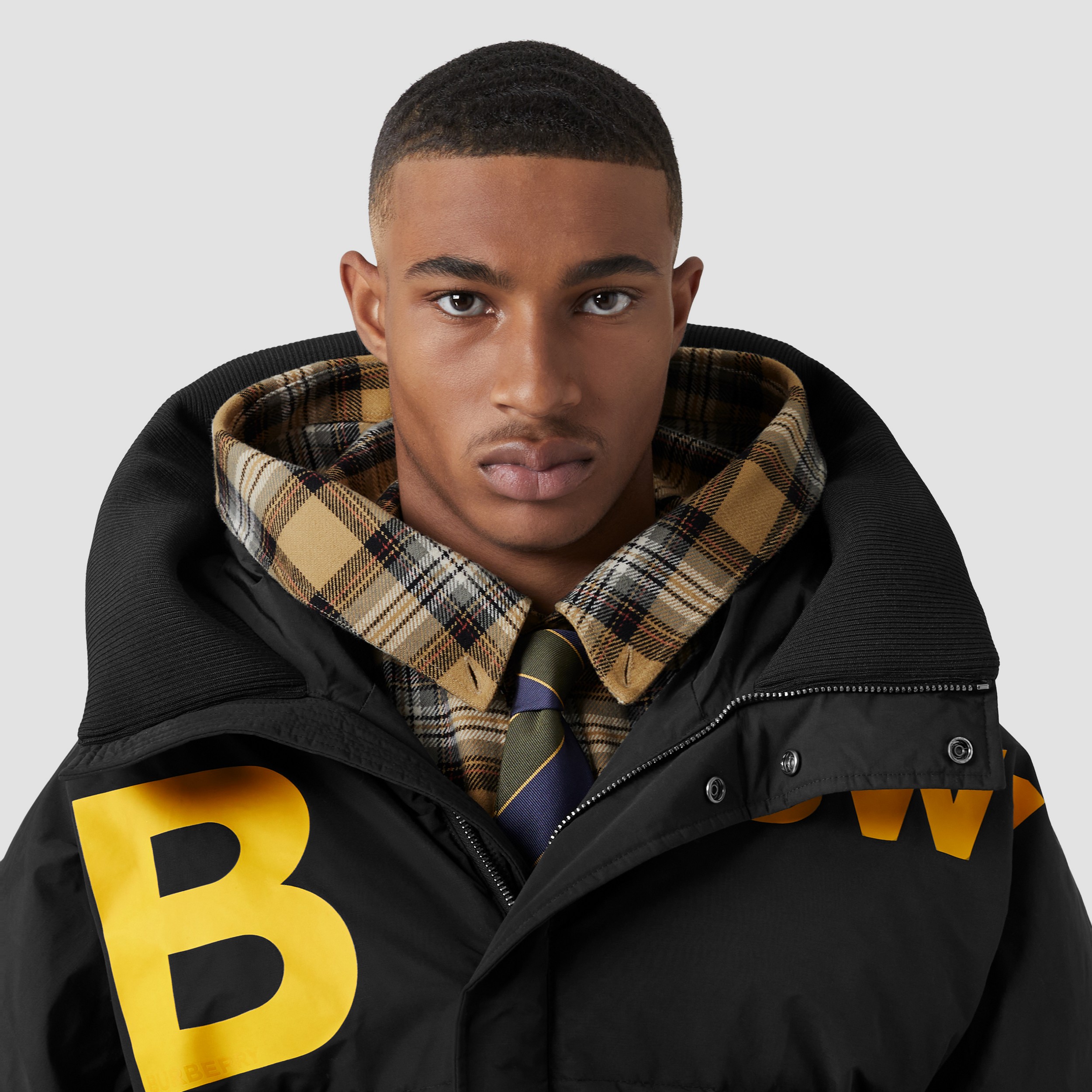 Horseferry Print Nylon Hooded Puffer Jacket in Black - Men | Burberry® Official - 2
