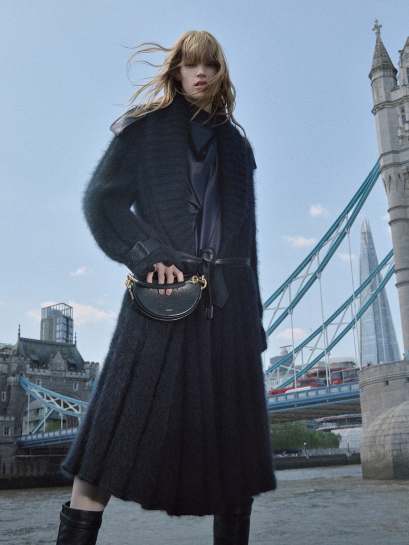 バーバリー2026年冬ウィメンズ ランウェイコレクション | Burberry®