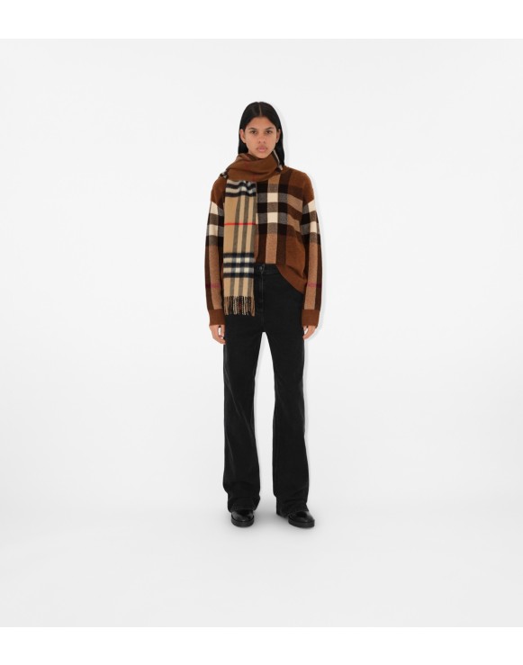 Burberry helene check pocket scarf hotsell