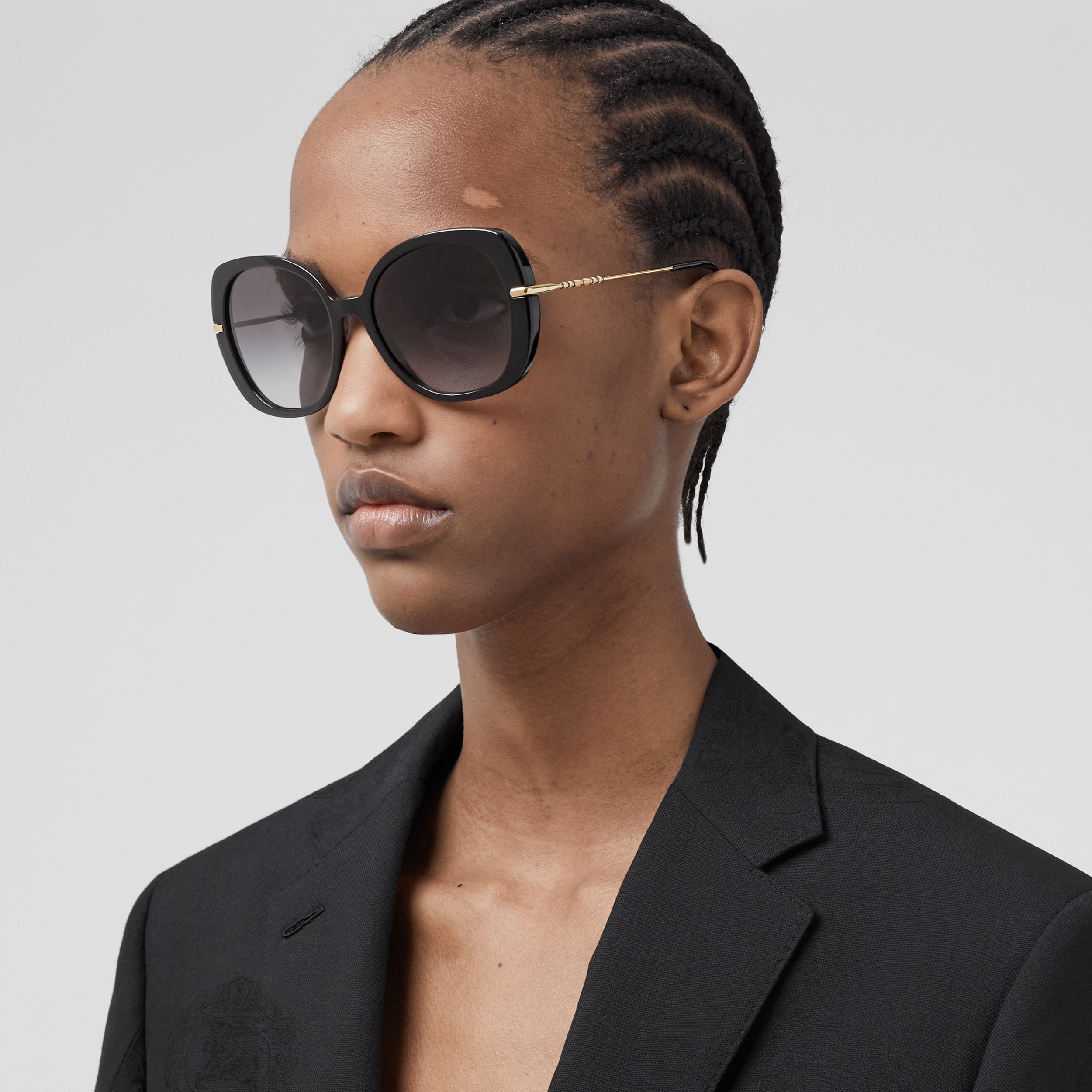 Sonnenbrille mit eckiger Fassung und Streifendetails (Schwarz) - Damen | Burberry® - 3