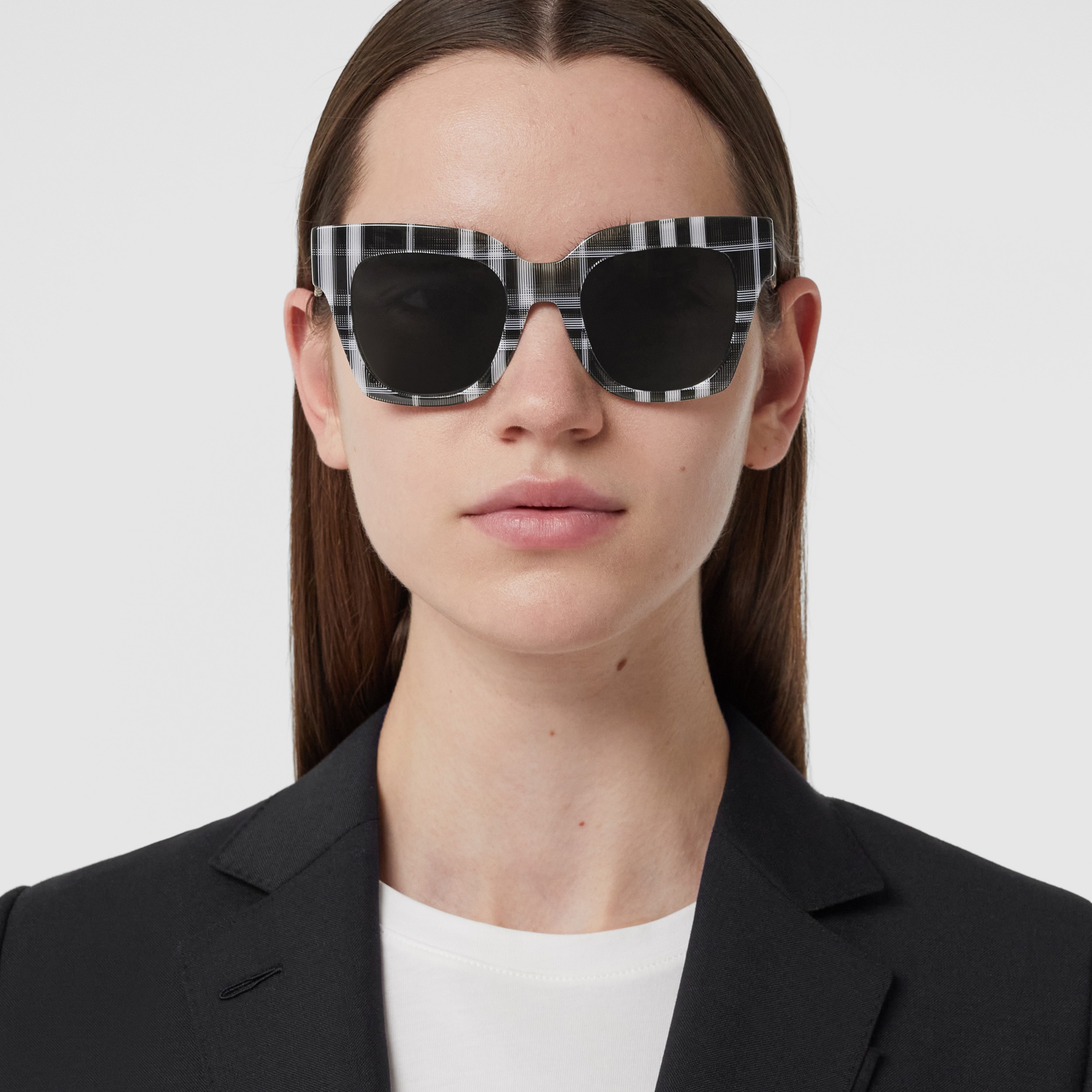 Eckige Sonnenbrille aus Bio-Acetat in Karo-Optik (Schwarz/weiß) - Damen | Burberry® - 3