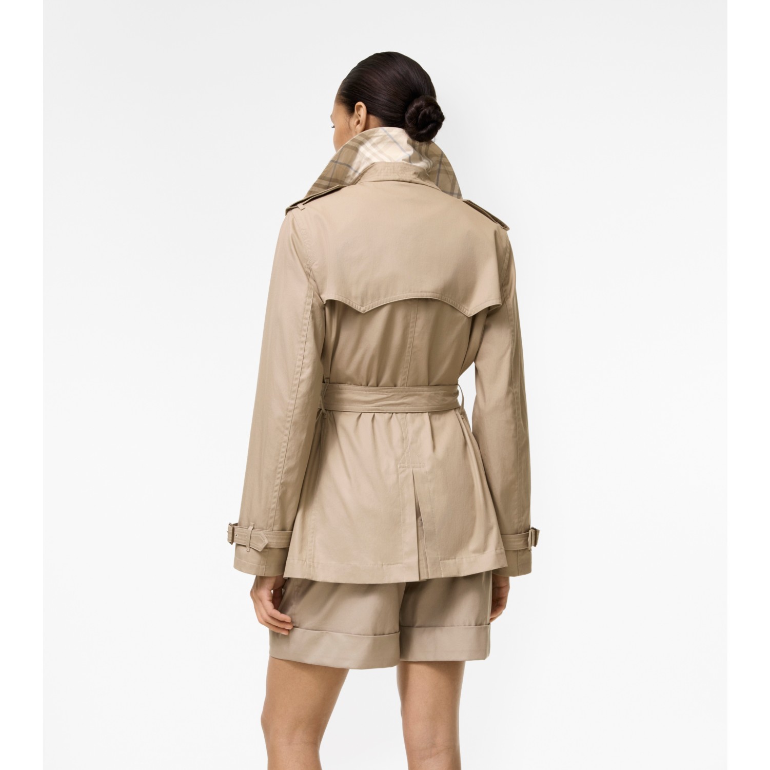 Short Tropical Gabardine Foxfield Trench Coat in Saltmarsh beige - Women | Burberry® Official