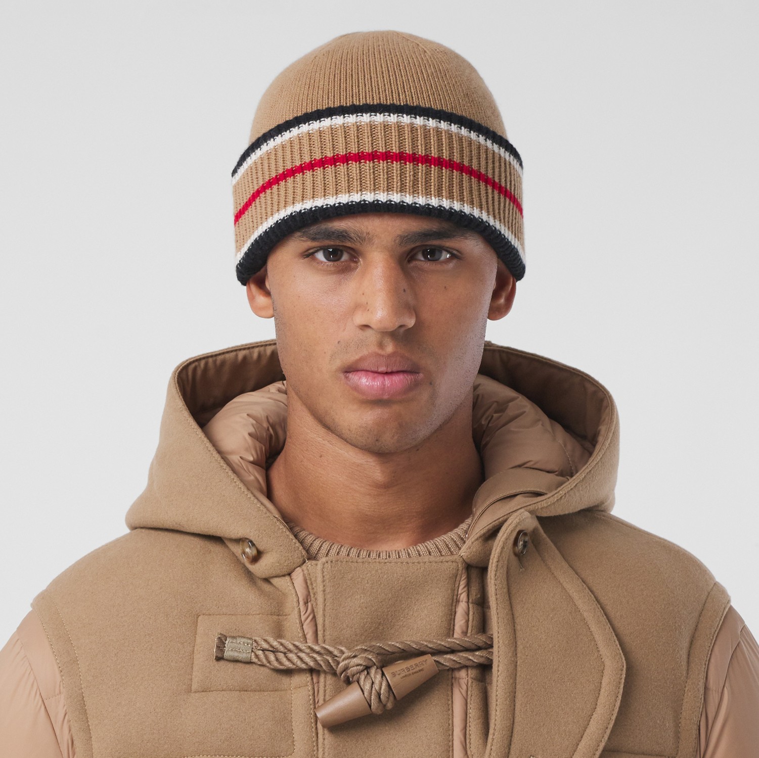 Gorro dupla face de cashmere e algodão com listras icônicas (Preto/camel) | Burberry® oficial
