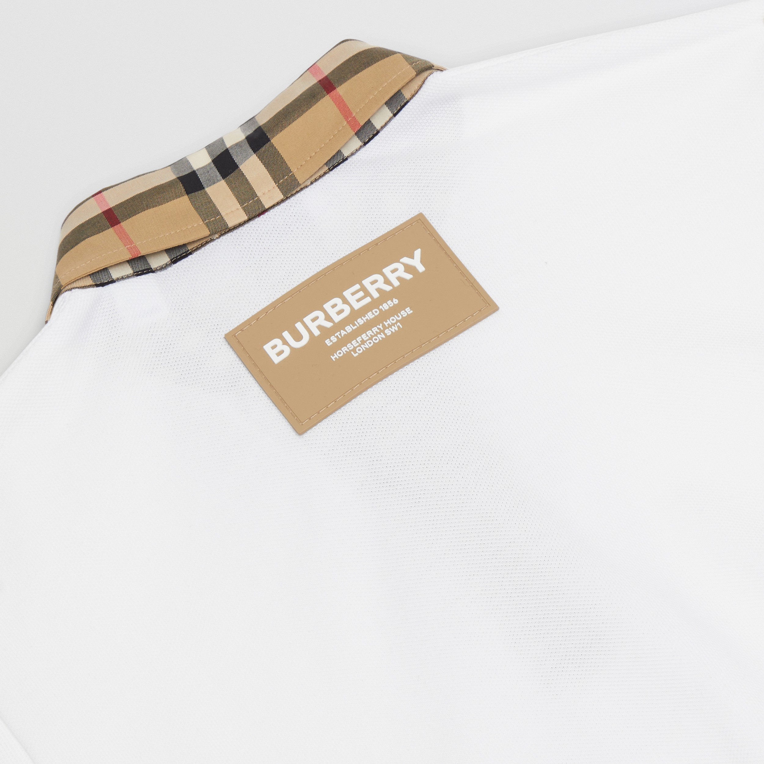 Poloshirtkleid aus Baumwollpiqué mit Vintage Check-Besatz (Weiß) | Burberry® - 2