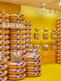 Burberry Pop-up-Stores im Sommer