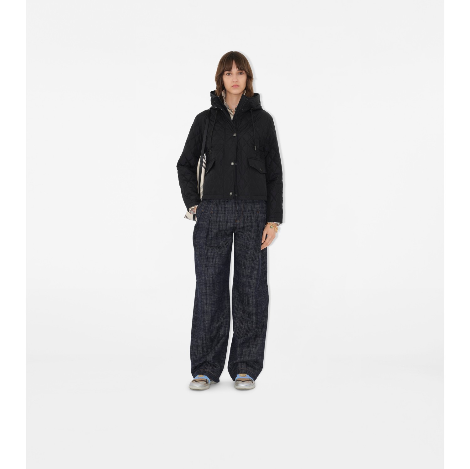 Giacca cropped in nylon trapuntato con cappuccio