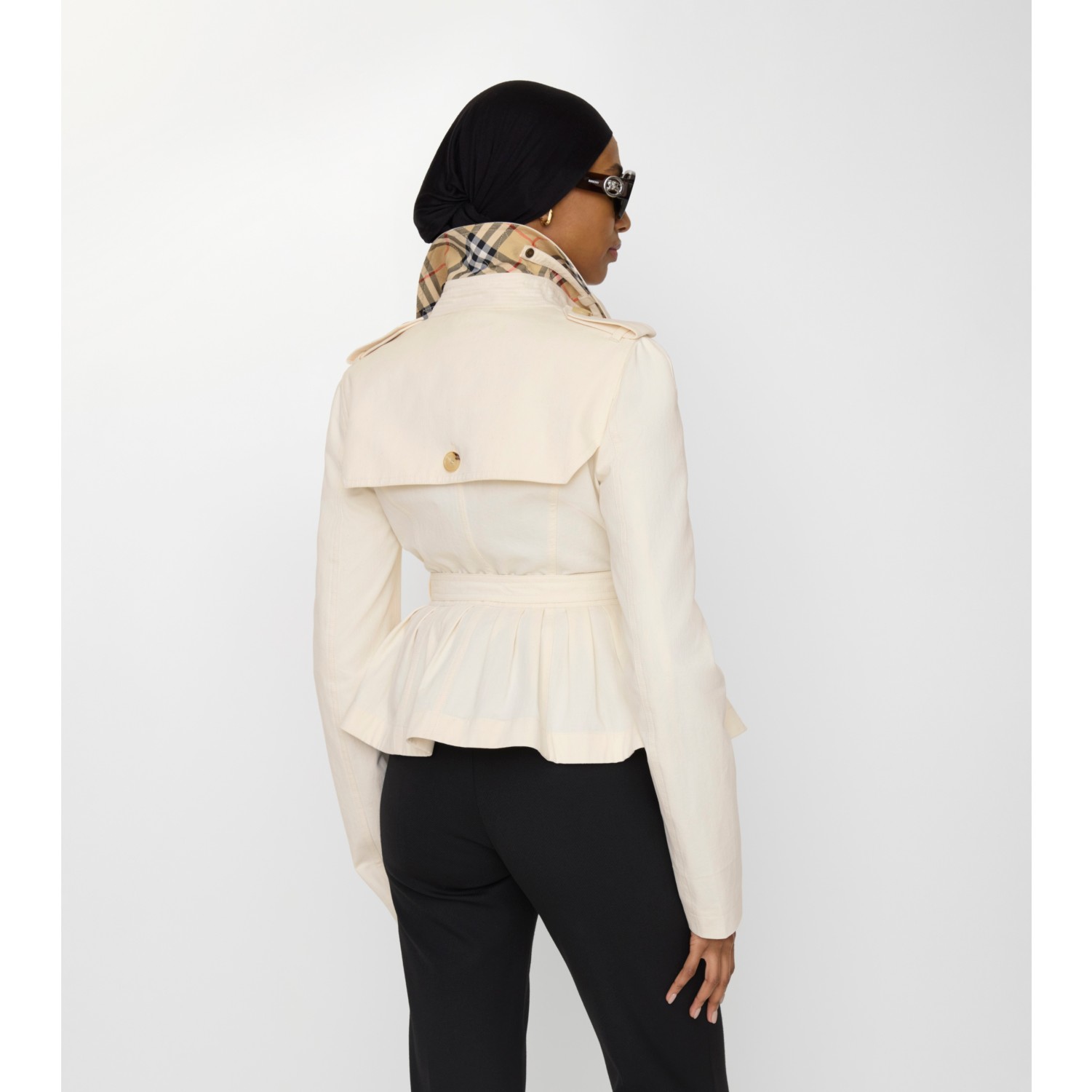 Cotton Isabella Trench Jacket in Linen beige - Women | Burberry® Official