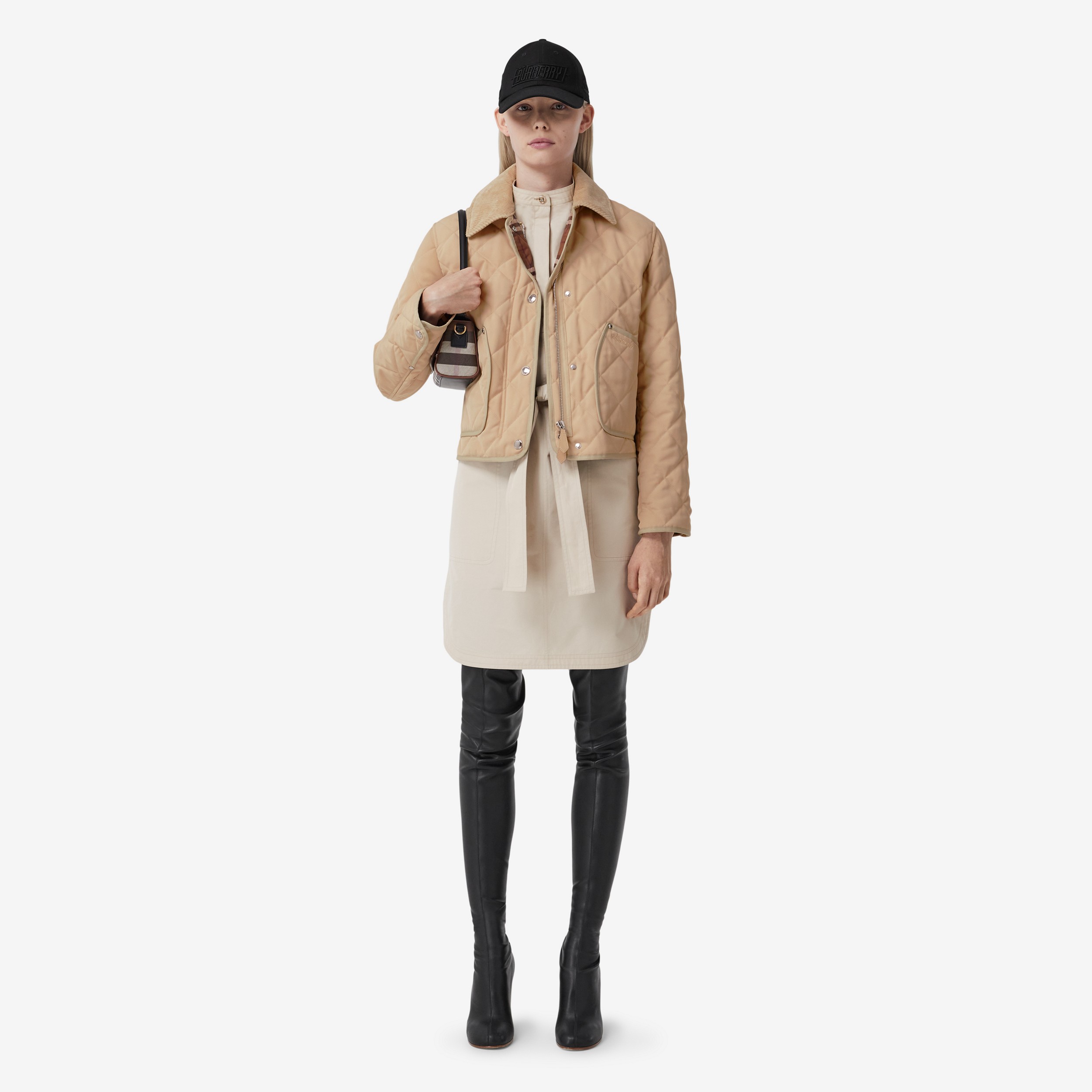 Jaqueta de campo croppped em matelassê com colarinho em veludo cotelê (Fulvo Suave) - Mulheres | Burberry® oficial - 2