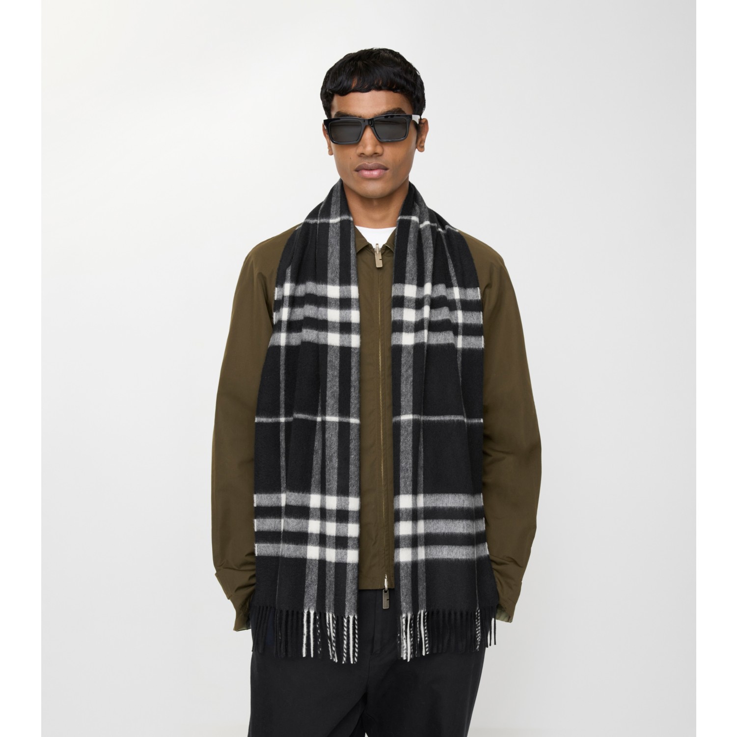 チェック カシミアスカーフ (ブラック／キャラコベージュ) | Burberry