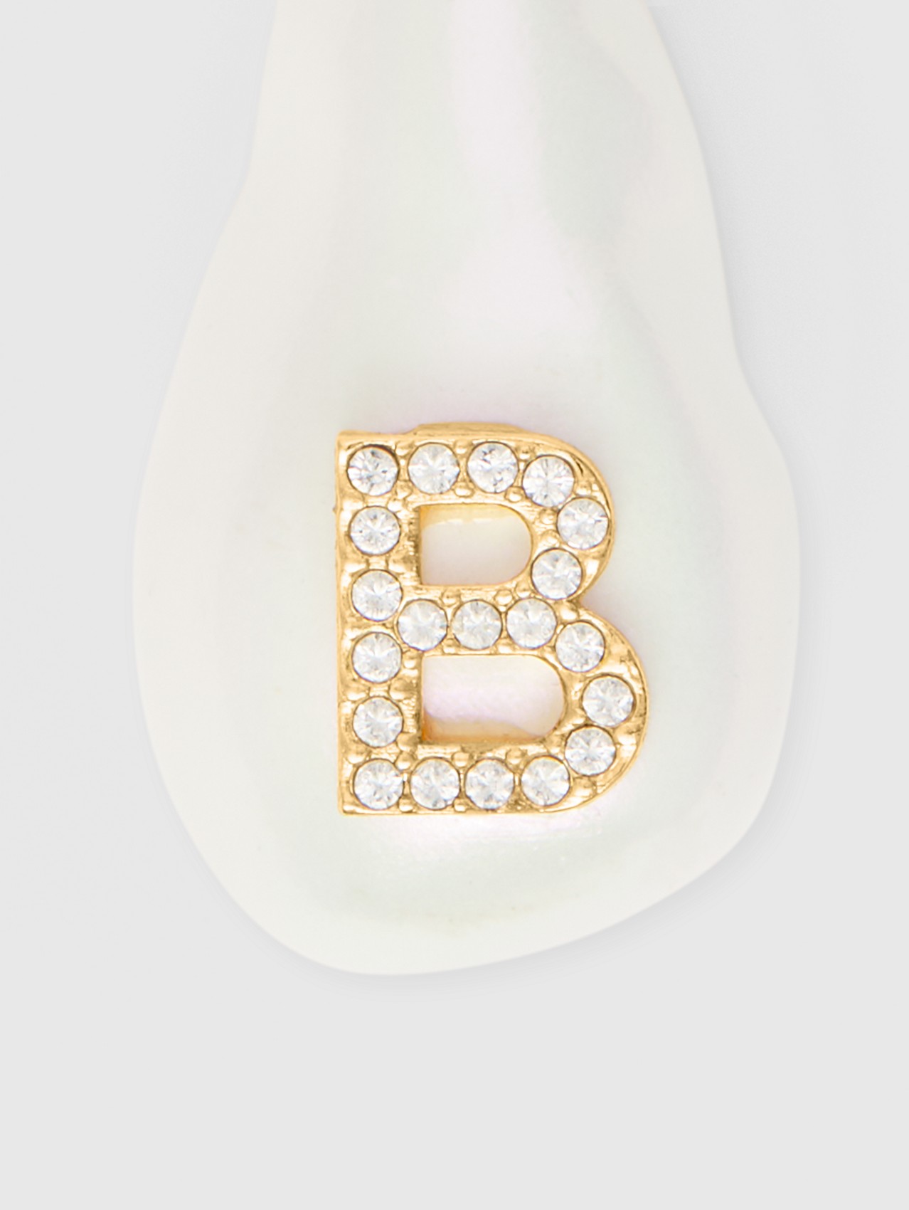 Lettre bijou  B  en perle en résine avec cristaux – exclusivité en ligne (Or Clair/nacre)