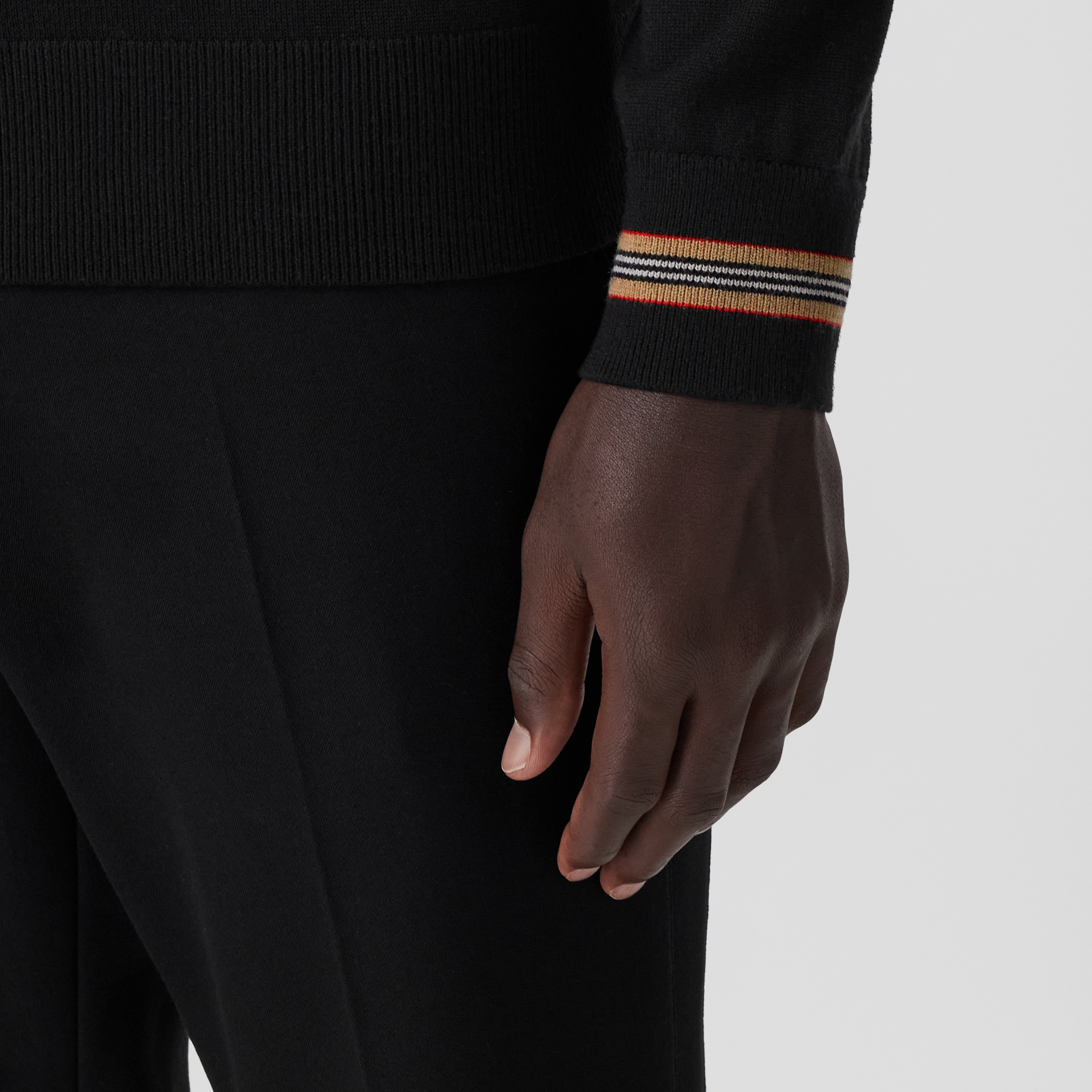 标志性条纹装饰羊毛针织衫 (黑色) - 男士 | Burberry® 博柏利官网 - 2
