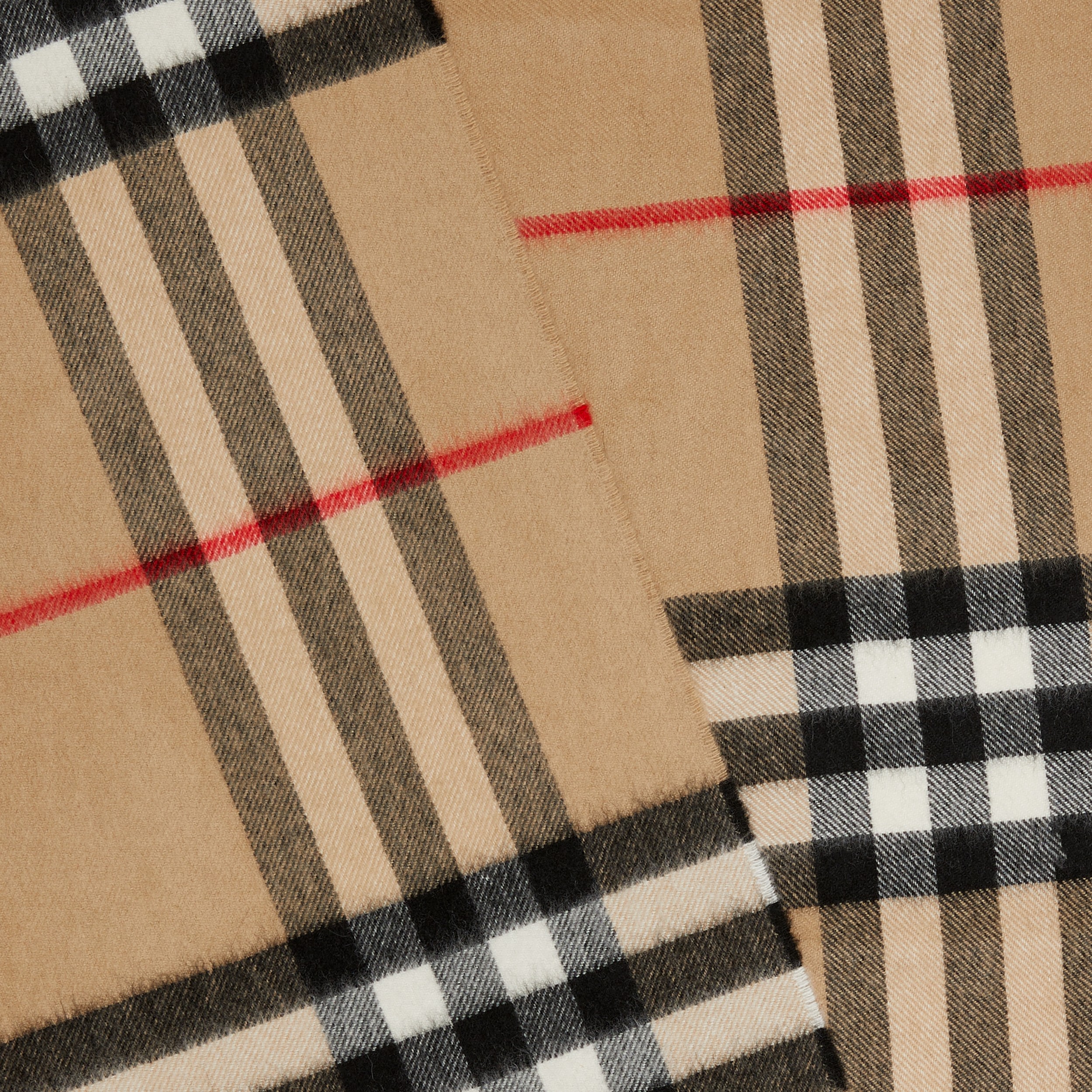 Cachecol de cashmere com estampa xadrez grande (Bege Clássico) | Burberry® oficial - 2