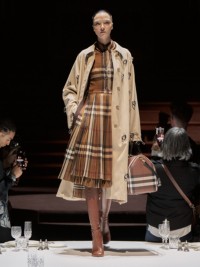 Winter 2022 Womenswear Burberry Official