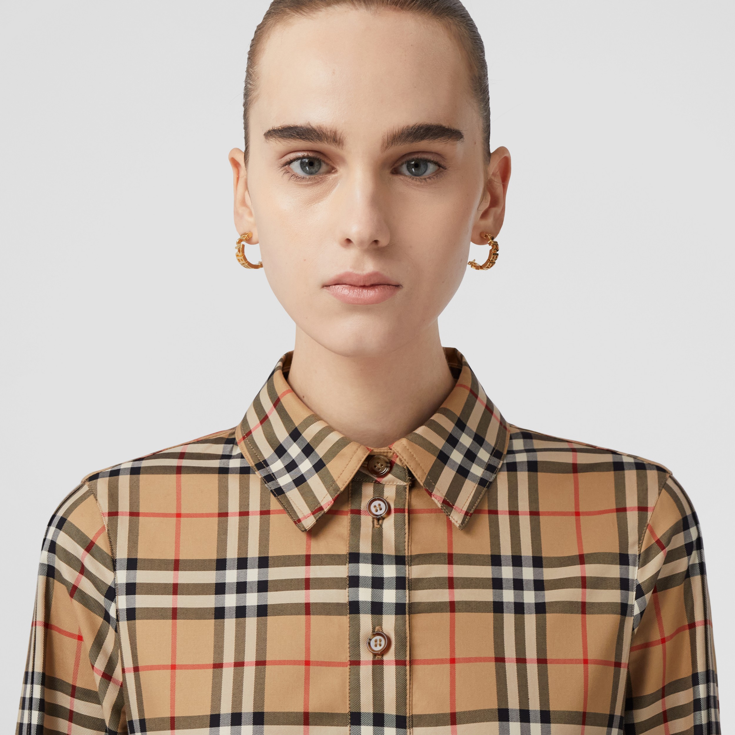 Vestido estilo camisa em algodão Check com cinto de amarrar (Bege Clássico) - Mulheres | Burberry® oficial - 2