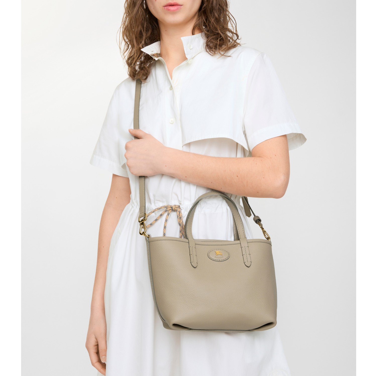 Mini Reversible Bloomsbury Tote​ in Mushroom beige/mallow pink - Women, Leather | Burberry® Official