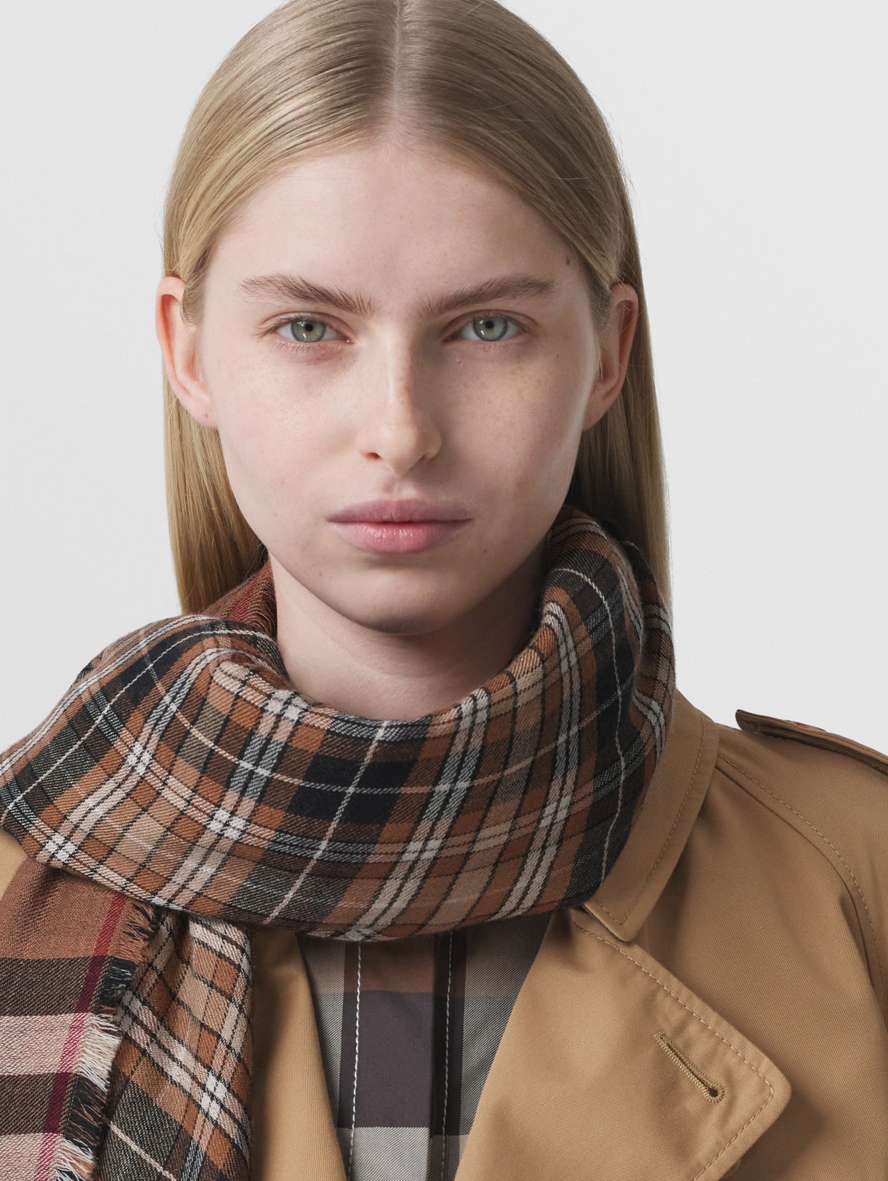 Reversible Check Cashmere Scarf in Birch Brown