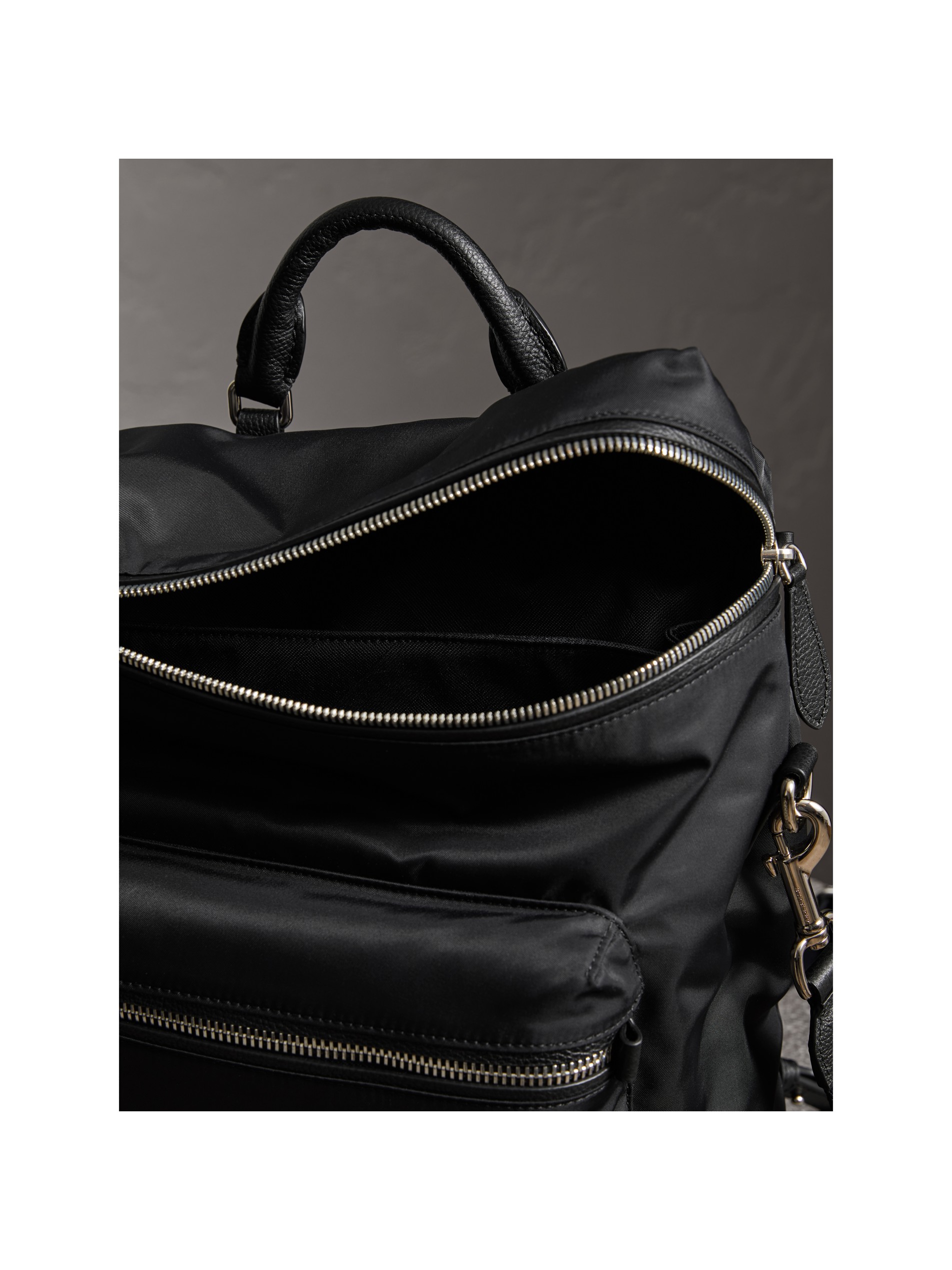 黑色 拉链开合皮革装饰防雨双肩包 产品图片51