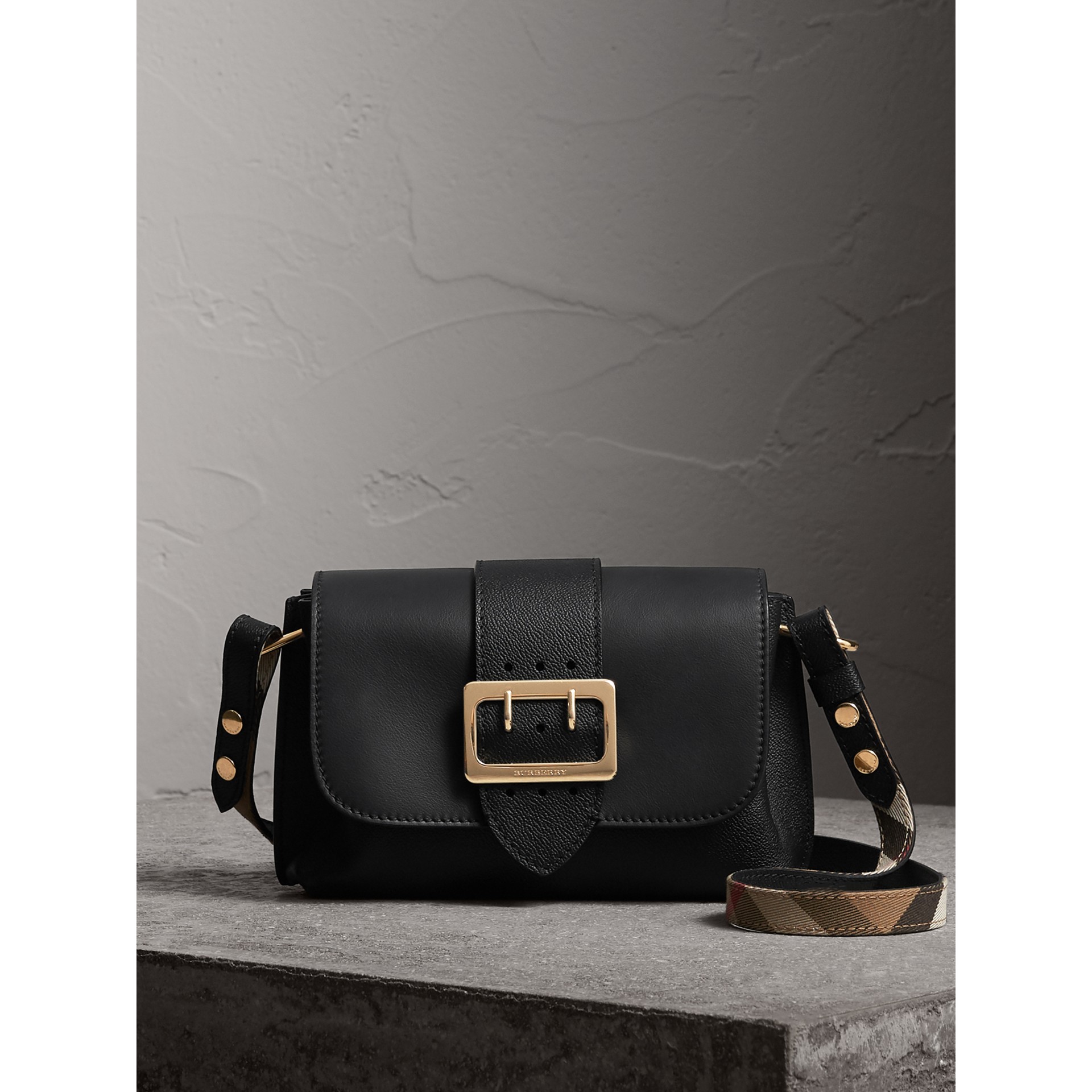 The Buckle Crossbody Bag in Leather in Black - Women | Burberry United ...