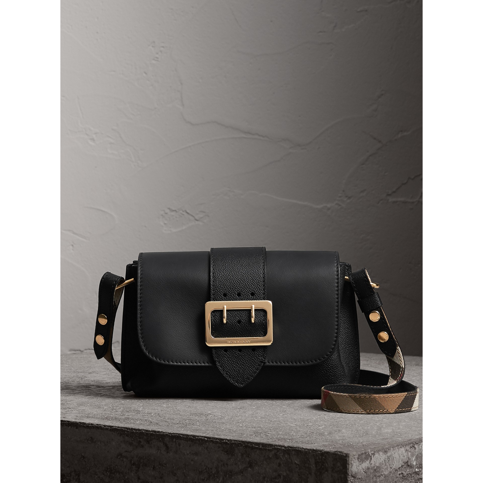 The Buckle Crossbody Bag in Leather in Black Women Burberry United