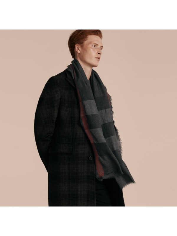 The Lightweight Cashmere Scarf in Check in Charcoal | Burberry United ...