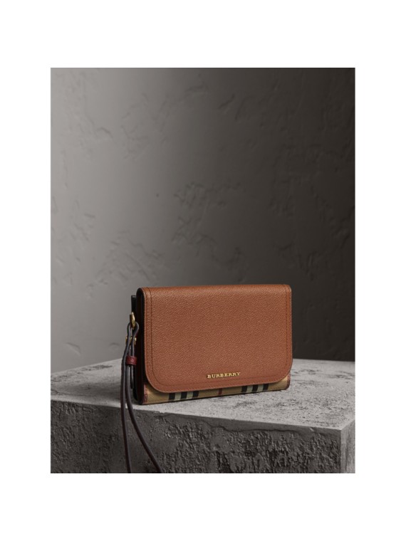 Burberry - Clutches & Crossbody Bags