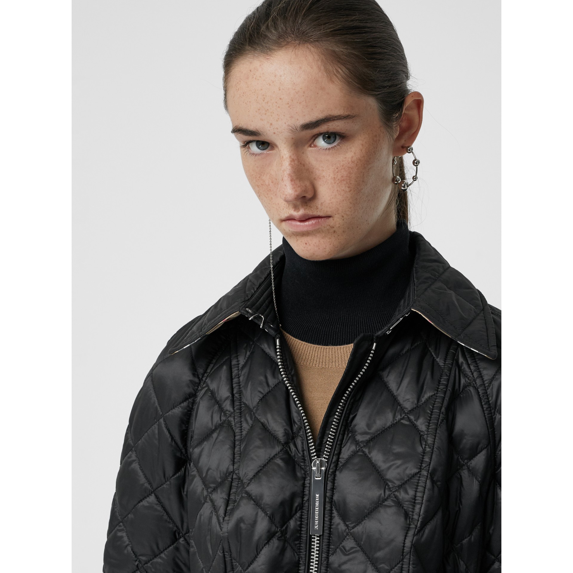 Detachable Hood Lightweight Diamond Quilted Coat in Black - Women ...