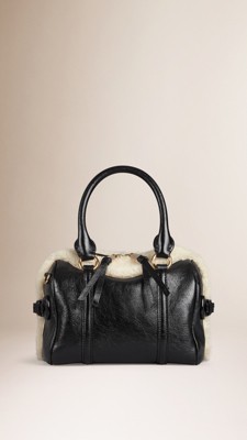 Bolsa Mini Bee de couro e shearling