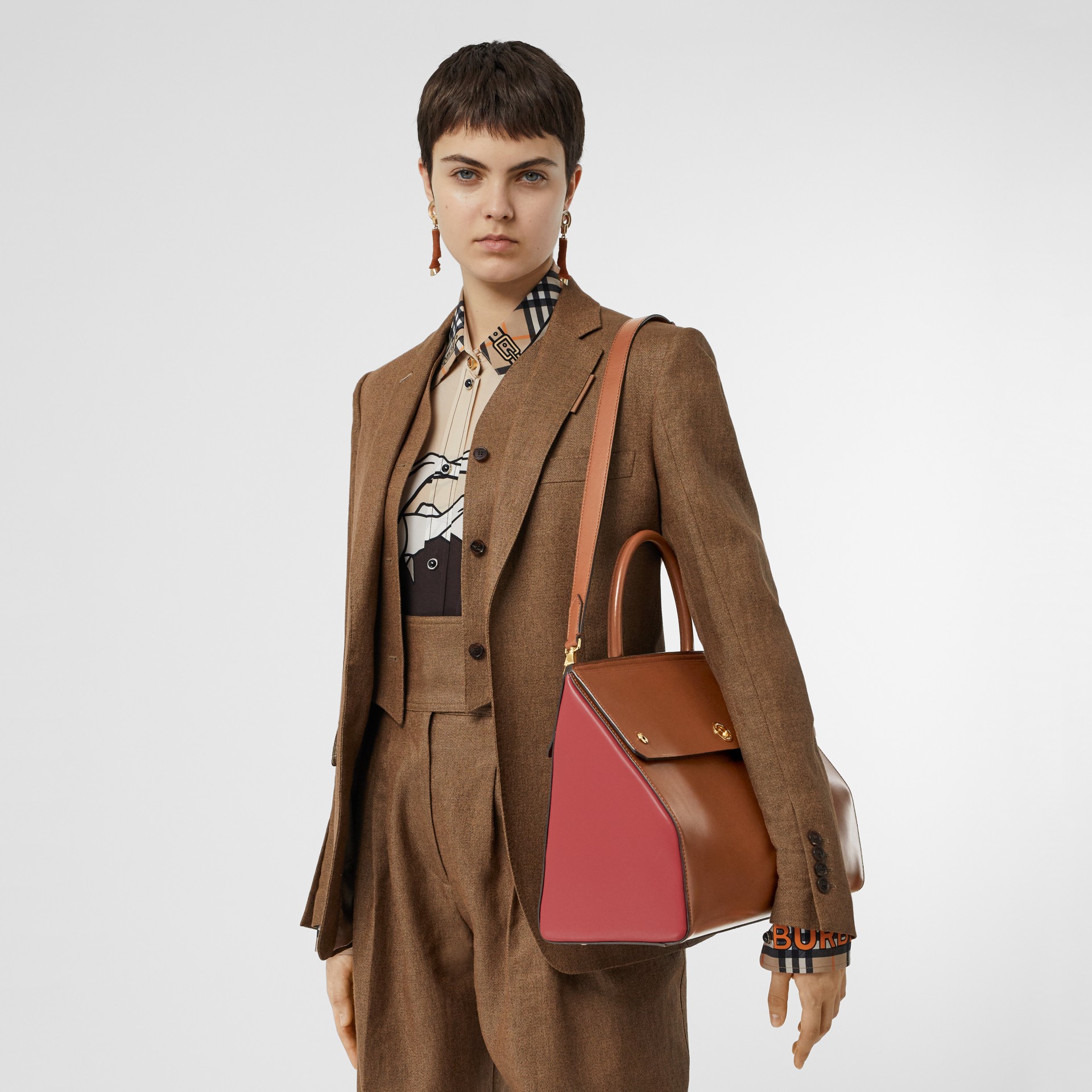 Medium Leather Elizabeth Bag in Malt Brown - Women | Burberry United States