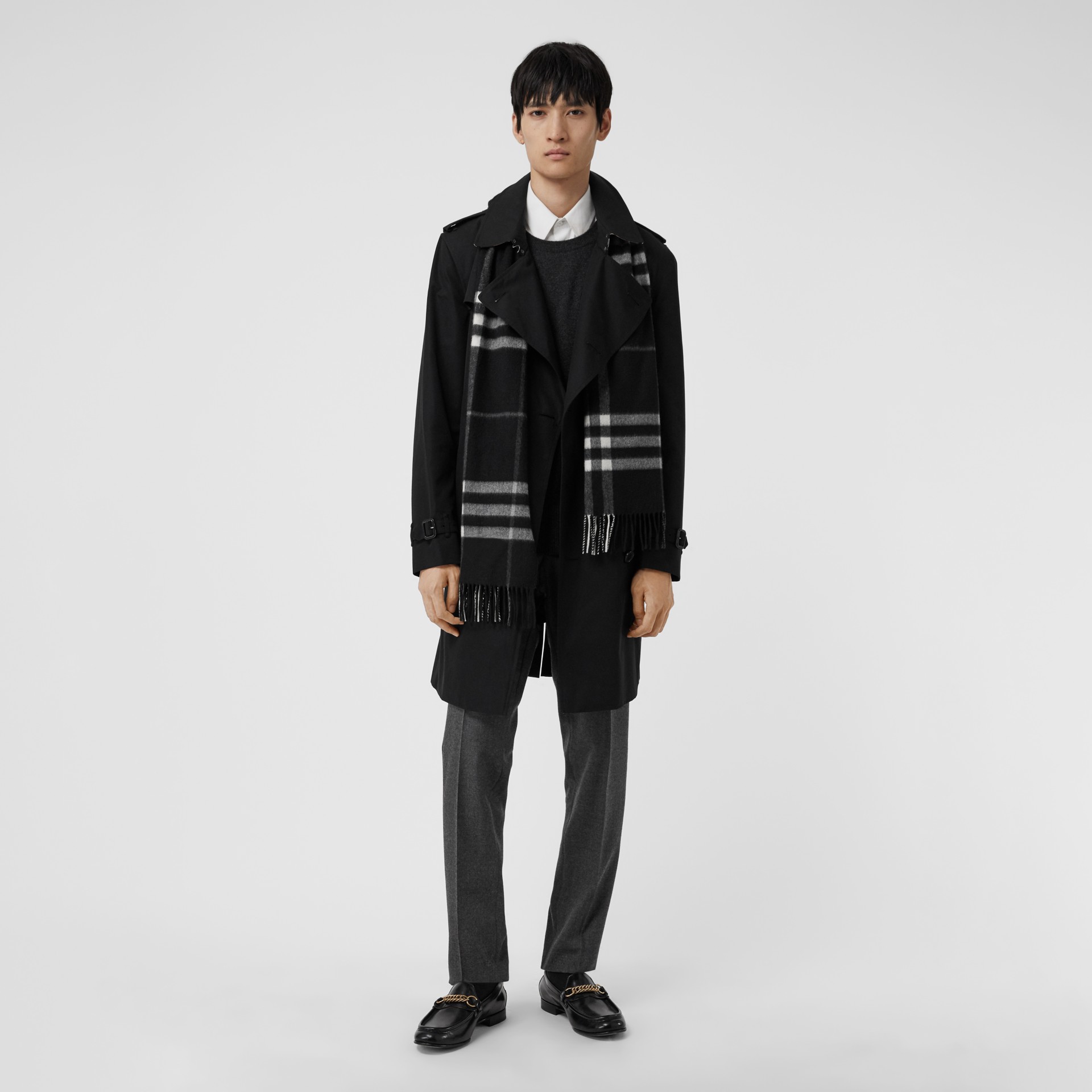 The Classic Check Cashmere Scarf in Black | Burberry United States