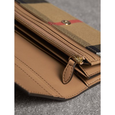 burberry house check wallet