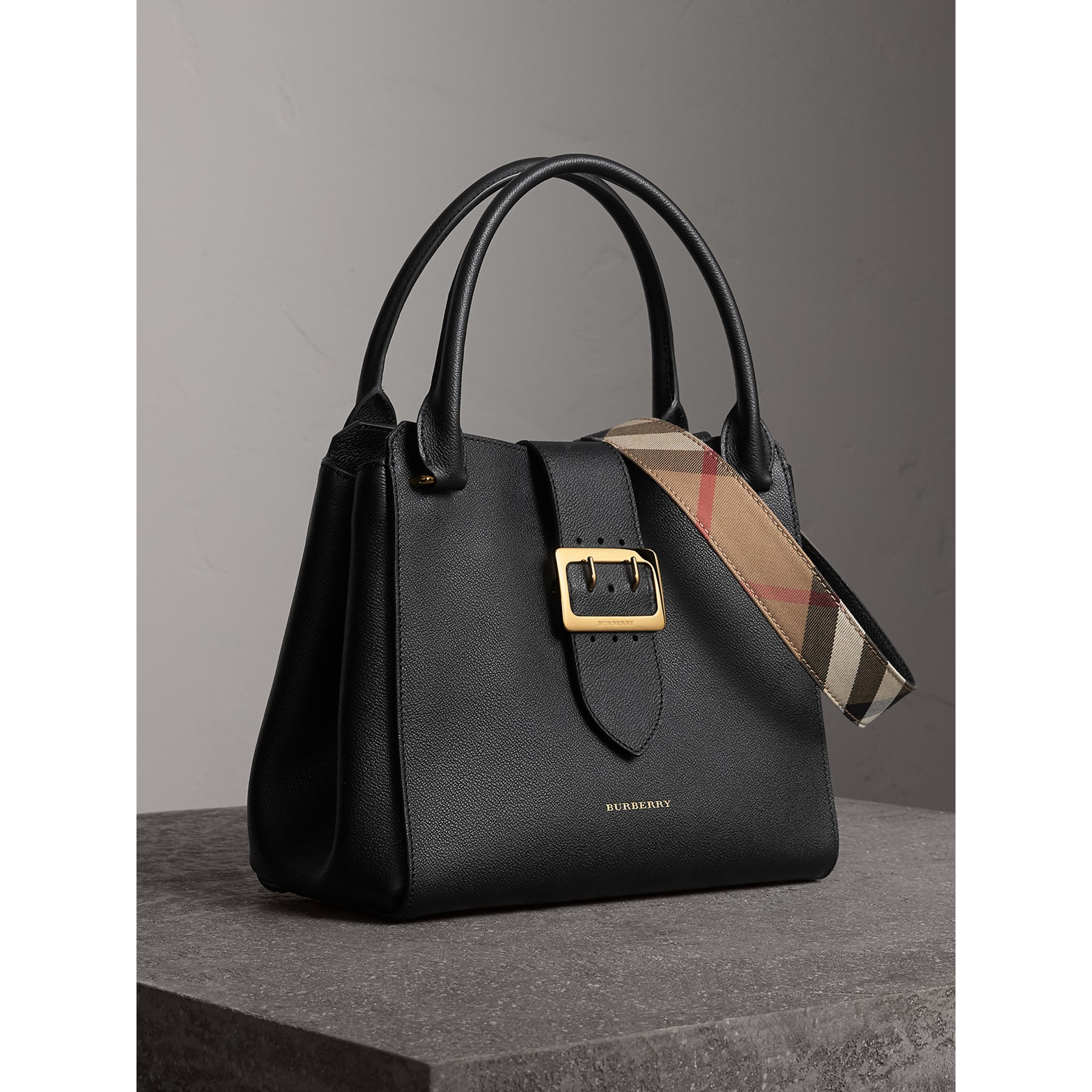 The Medium Buckle Tote in Grainy Leather in Black - Women | Burberry ...