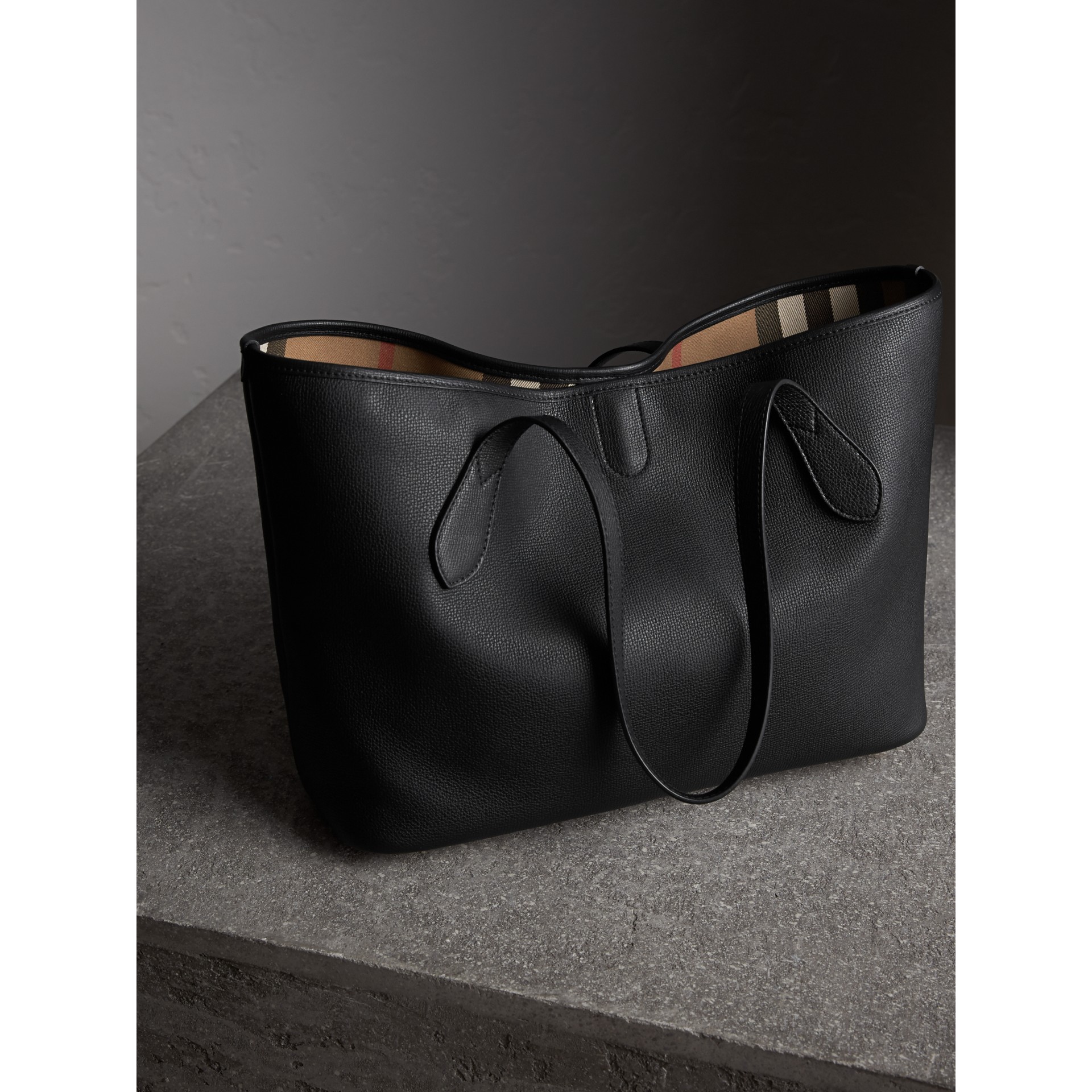 burberry medium leather tote