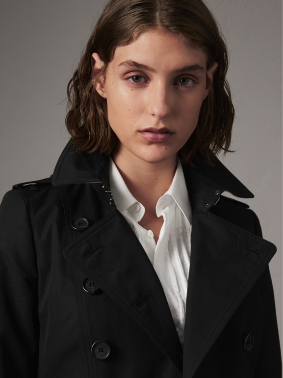 The Chelsea – Short Trench Coat in Black - Women | Burberry United States