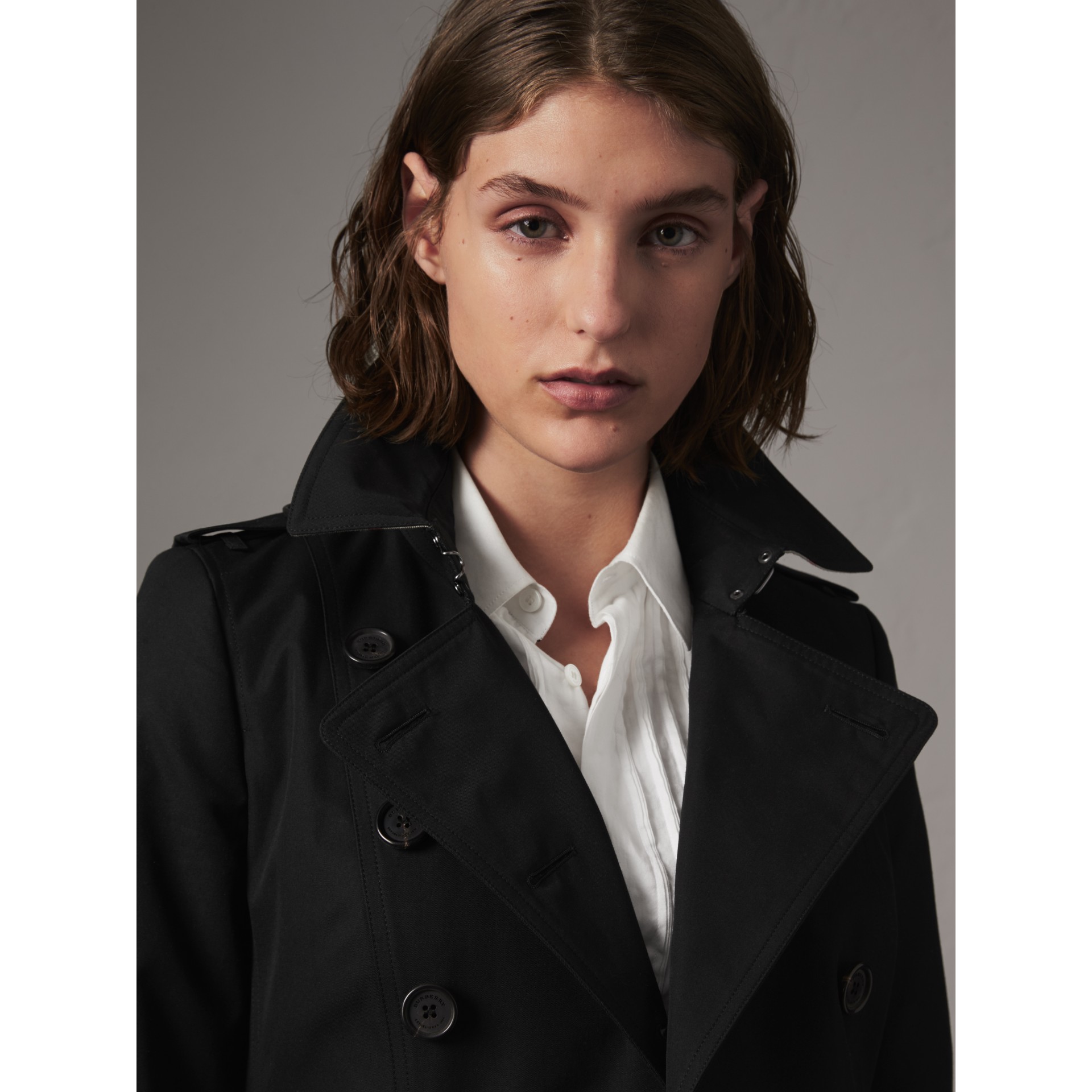 The Chelsea Short Trench Coat in Black Women Burberry Canada