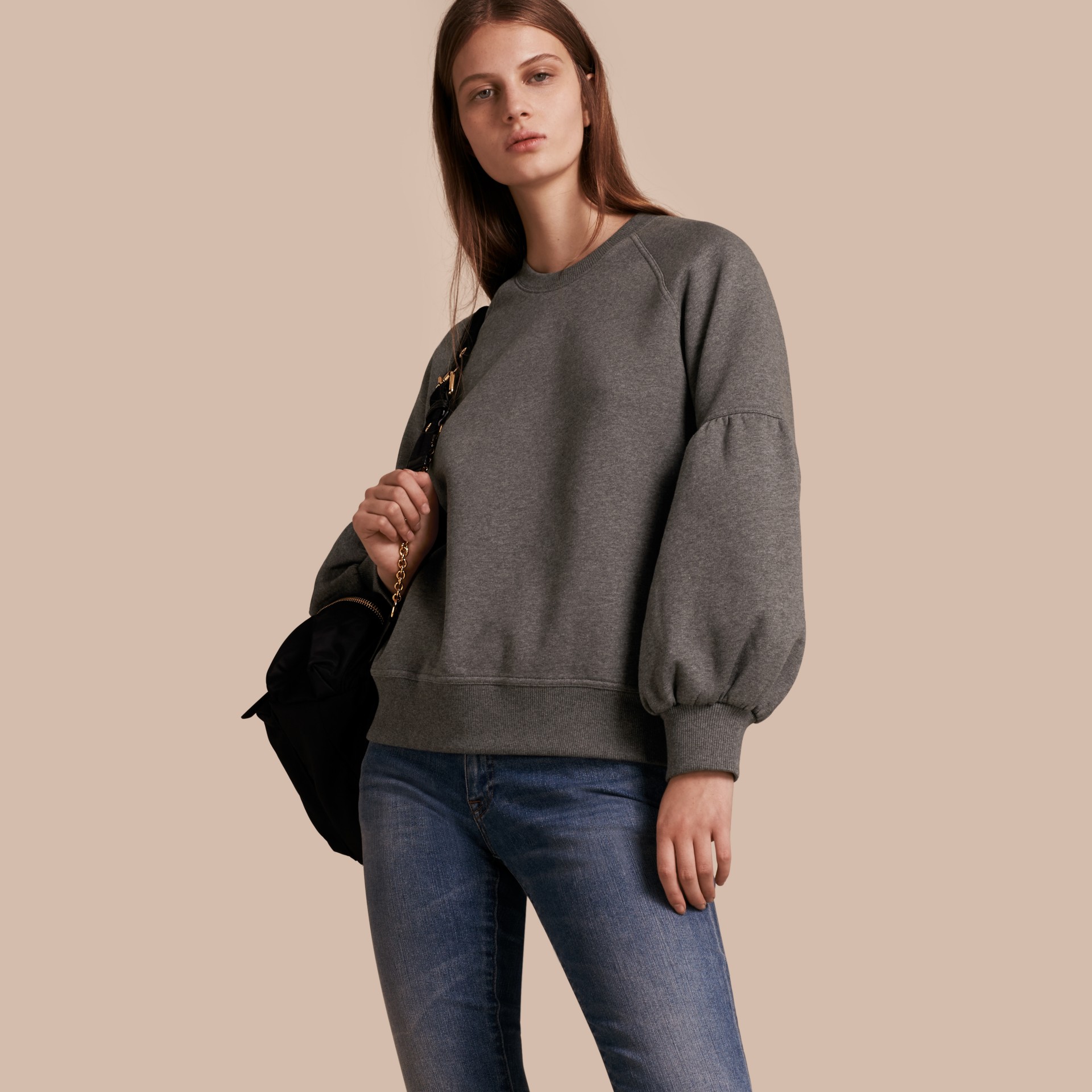 short puff sleeve sweatshirt