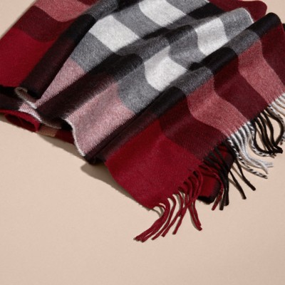 burberry the large classic cashmere scarf in check