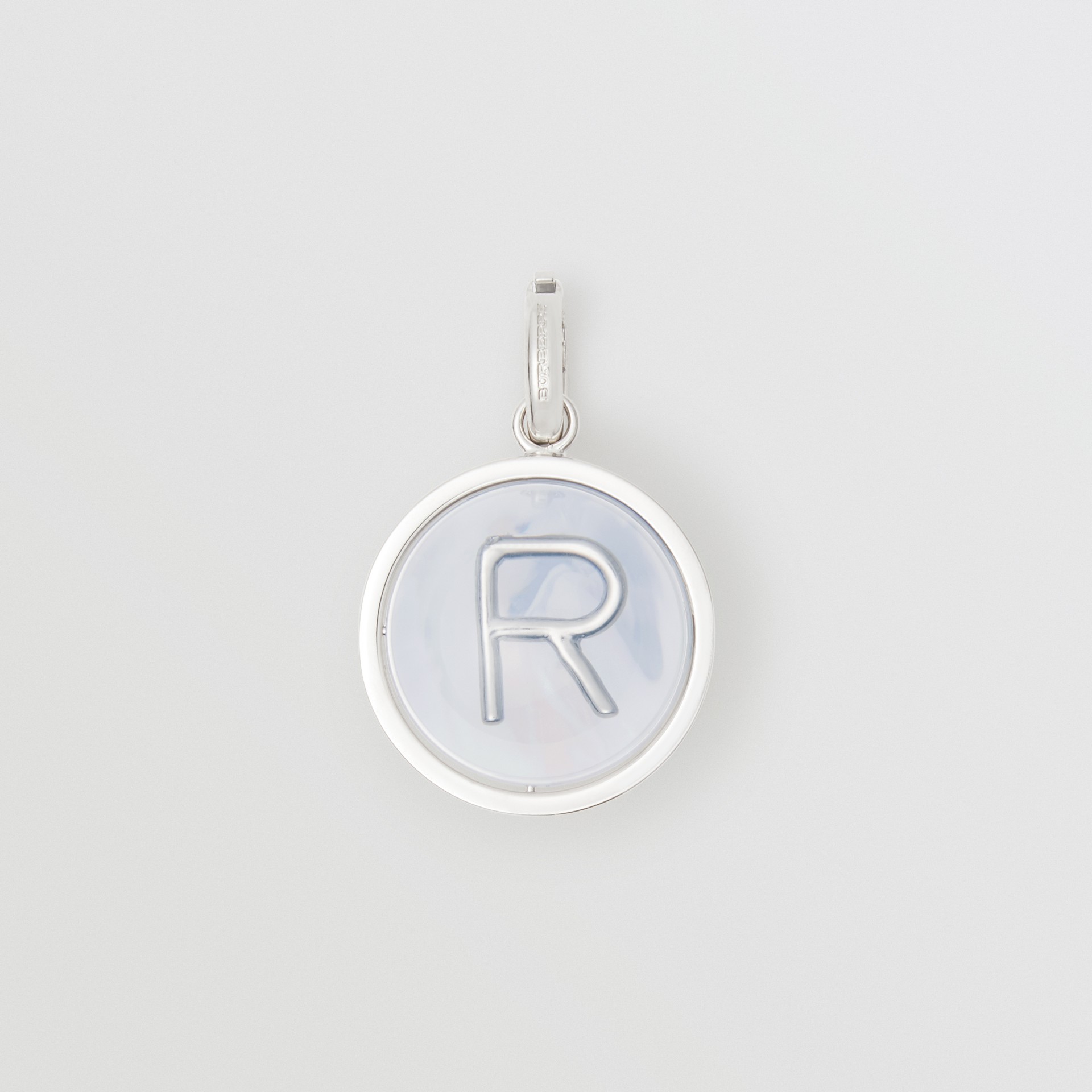Click to view more detailed imagery on our partner's website Burberry R 字母大理石纹树脂吊饰 In Metallic
