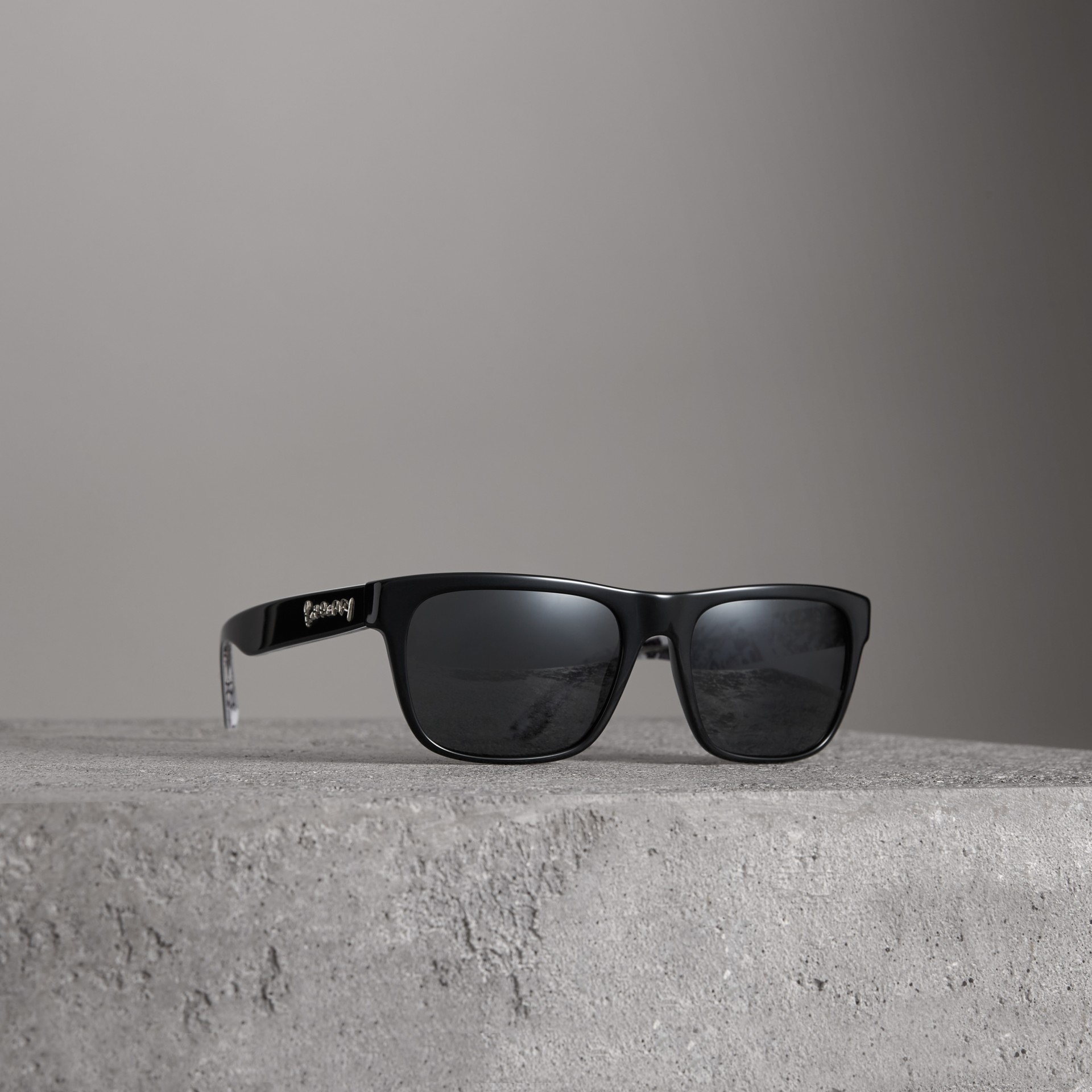 Burberry Doodle Square Frame Sunglasses In Black | ModeSens display picture 2
